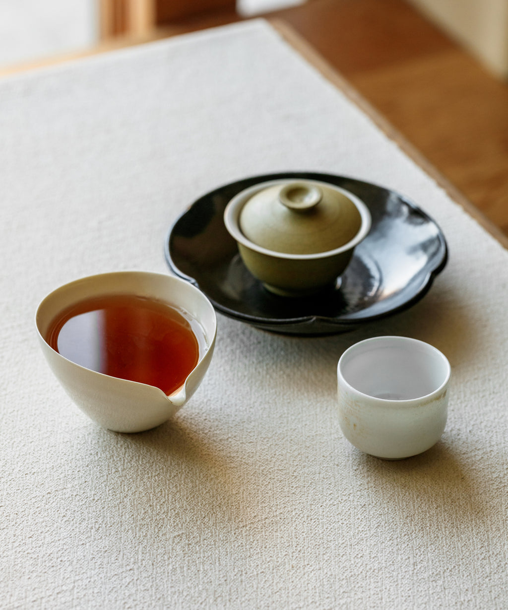 Mini Matte Yellow II Gaiwan underside, unglazed foot ring, Jingdezhen clay body, Wang Xinghua