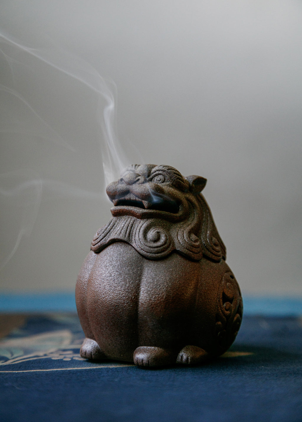 Indonesia Red Soil Oud 印尼红土沉香 oud incense burning, vivid dimensionality