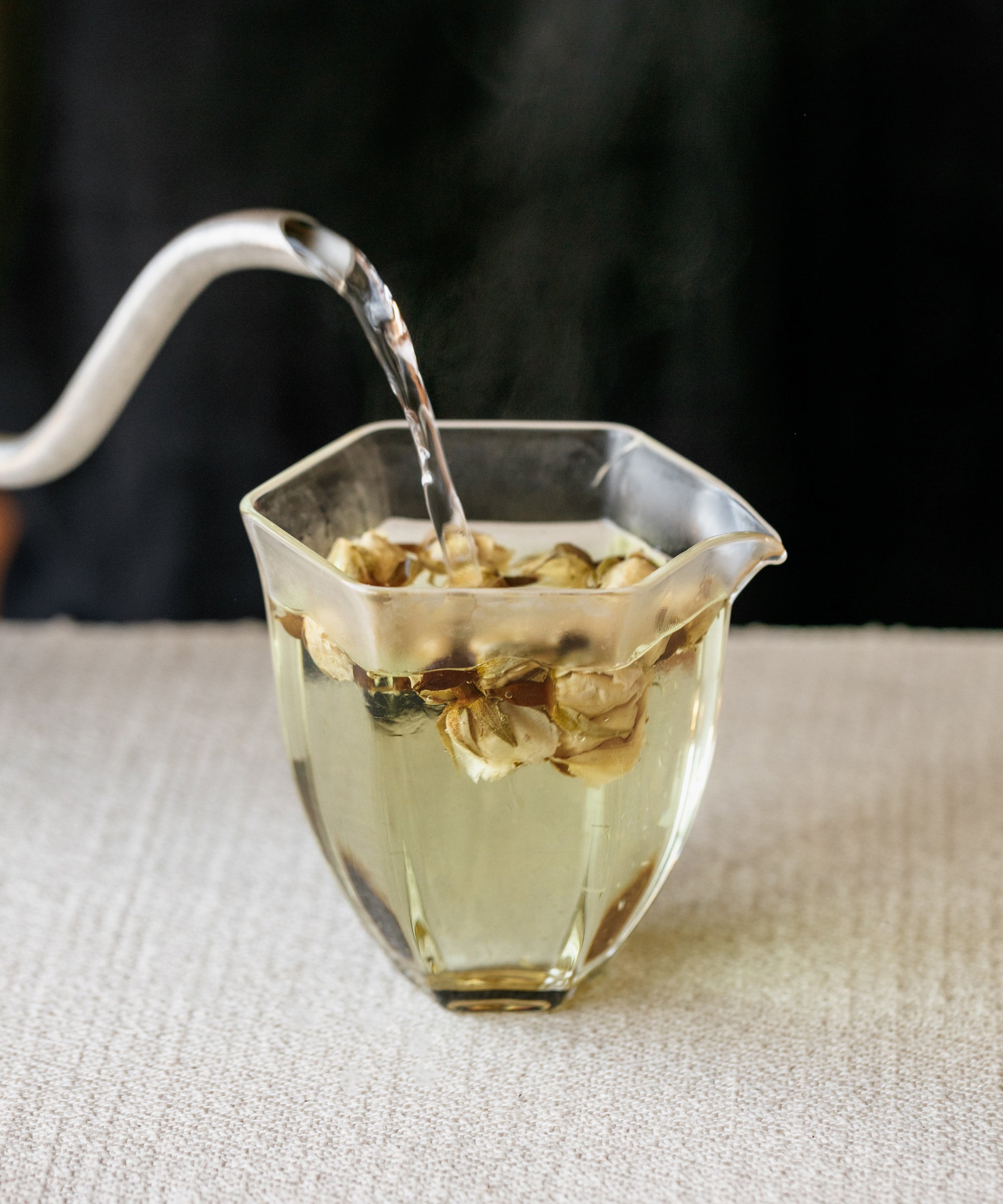 Snow Rose liquor — subdued, sweet white rose tea with clover honey and hay notes, Suqian, Jiangsu