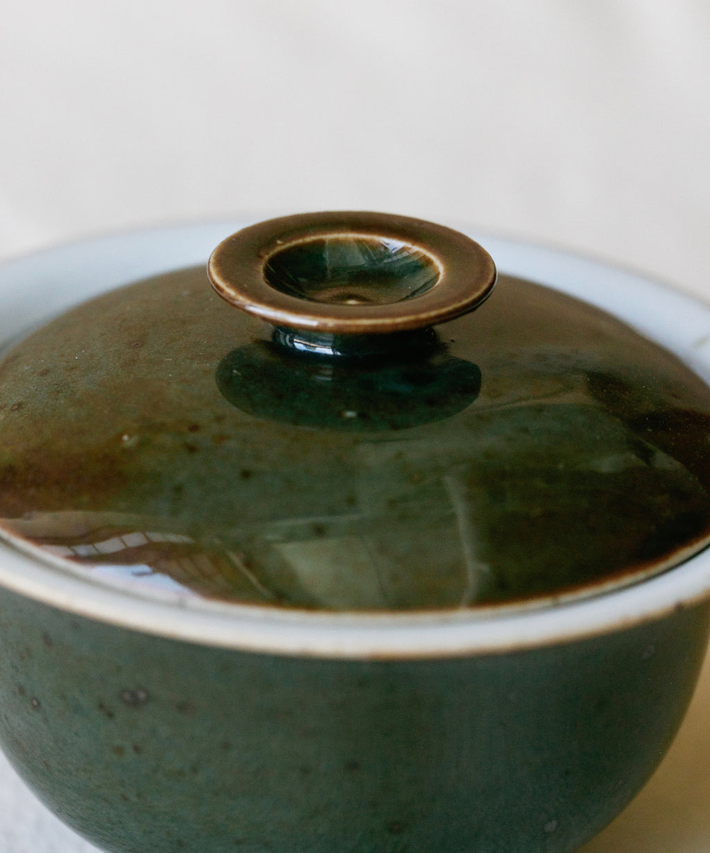 Mini Azure Green Gaiwan side view, azure green surface, Wang Xinghua, Jingdezhen porcelain