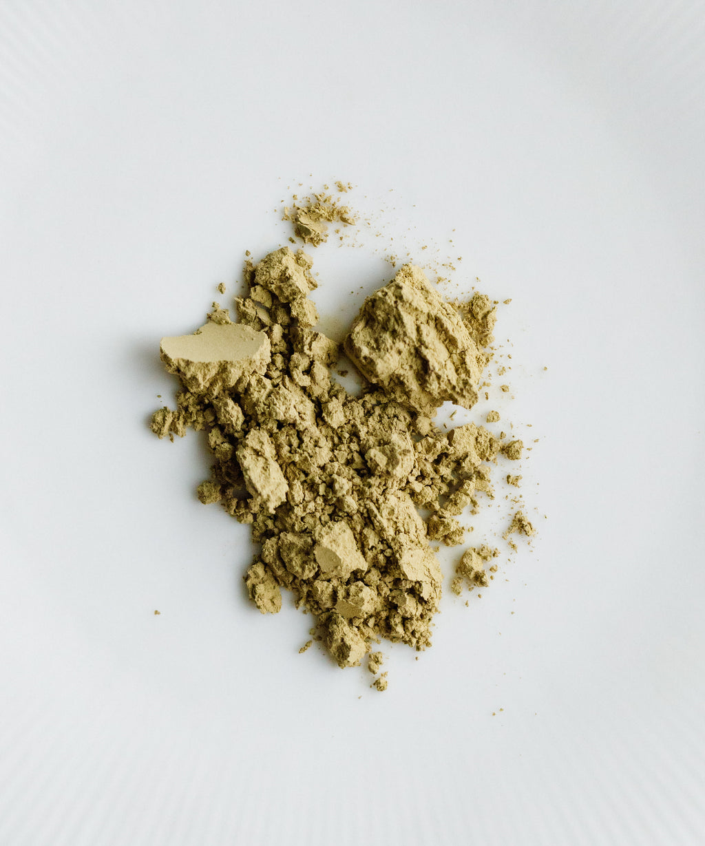 Yame Hojicha roasted green tea powder for latte in ceramic bowl