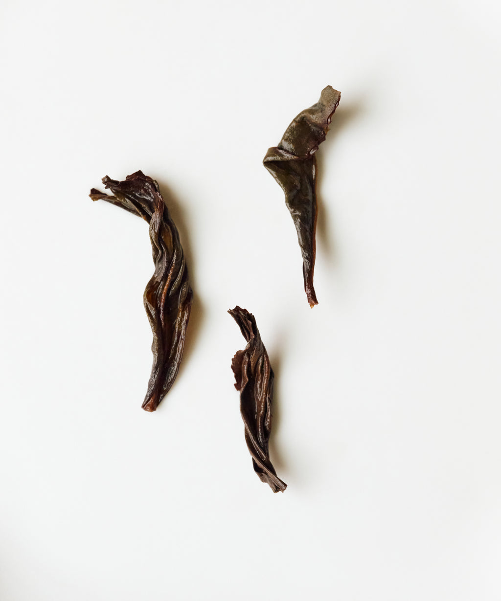 Charcoal Roasted Buddha's Hand from Yinshi Mountain — Mr. Liu's old grove Yongchun oolong with smoky floral notes