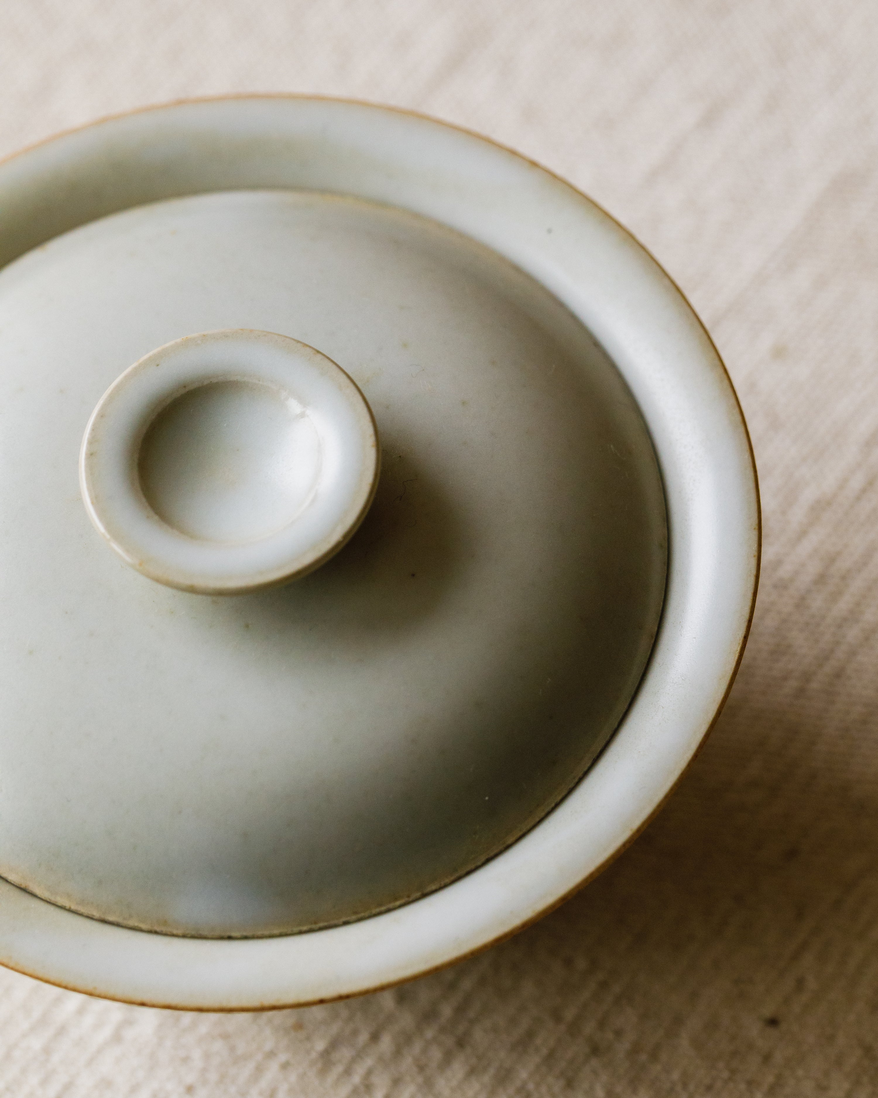 Gaiwan Sateen Porcelain interior, silky white interior glaze, handcrafted by Wang Xinghua, Jingdezhen