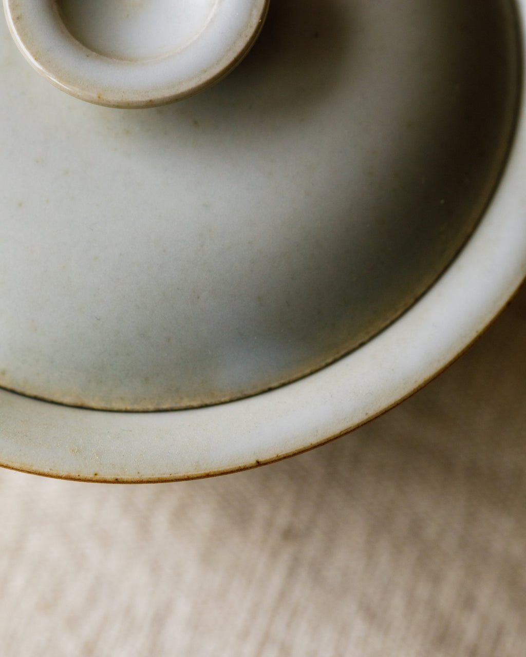 Gaiwan Sateen Porcelain lid detail, soft-to-touch milky surface, Jingdezhen clay and porcelain