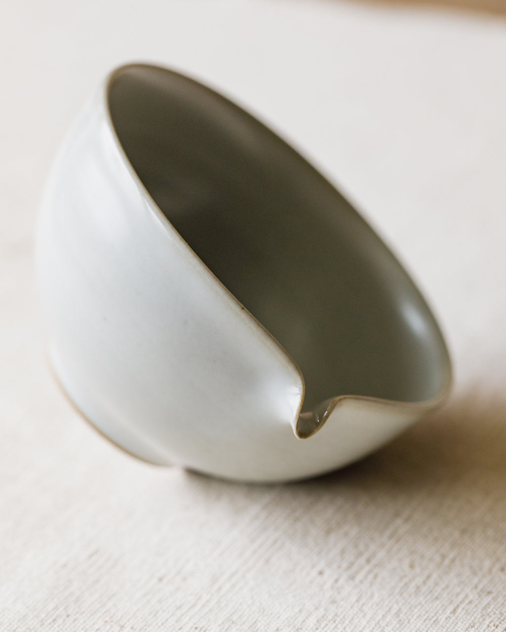 "Chawan" Sateen Porcelain interior, sateen glaze detail, handcrafted by Wang Xinghua, Jingdezhen