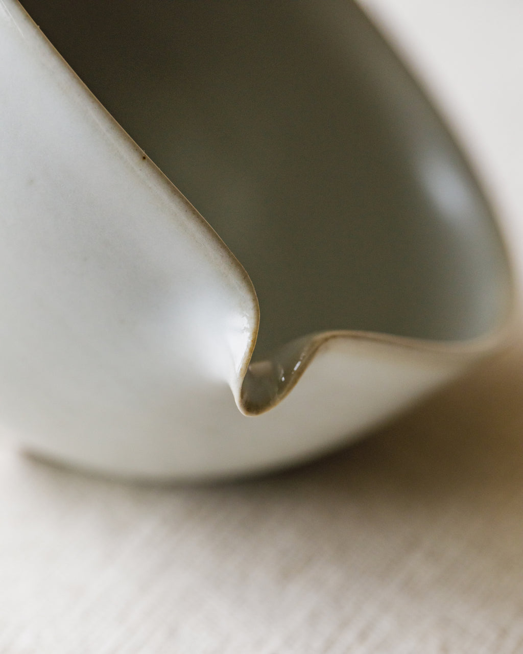 "Chawan" Sateen Porcelain spout detail, pour spout for matcha latte, Jingdezhen clay and porcelain