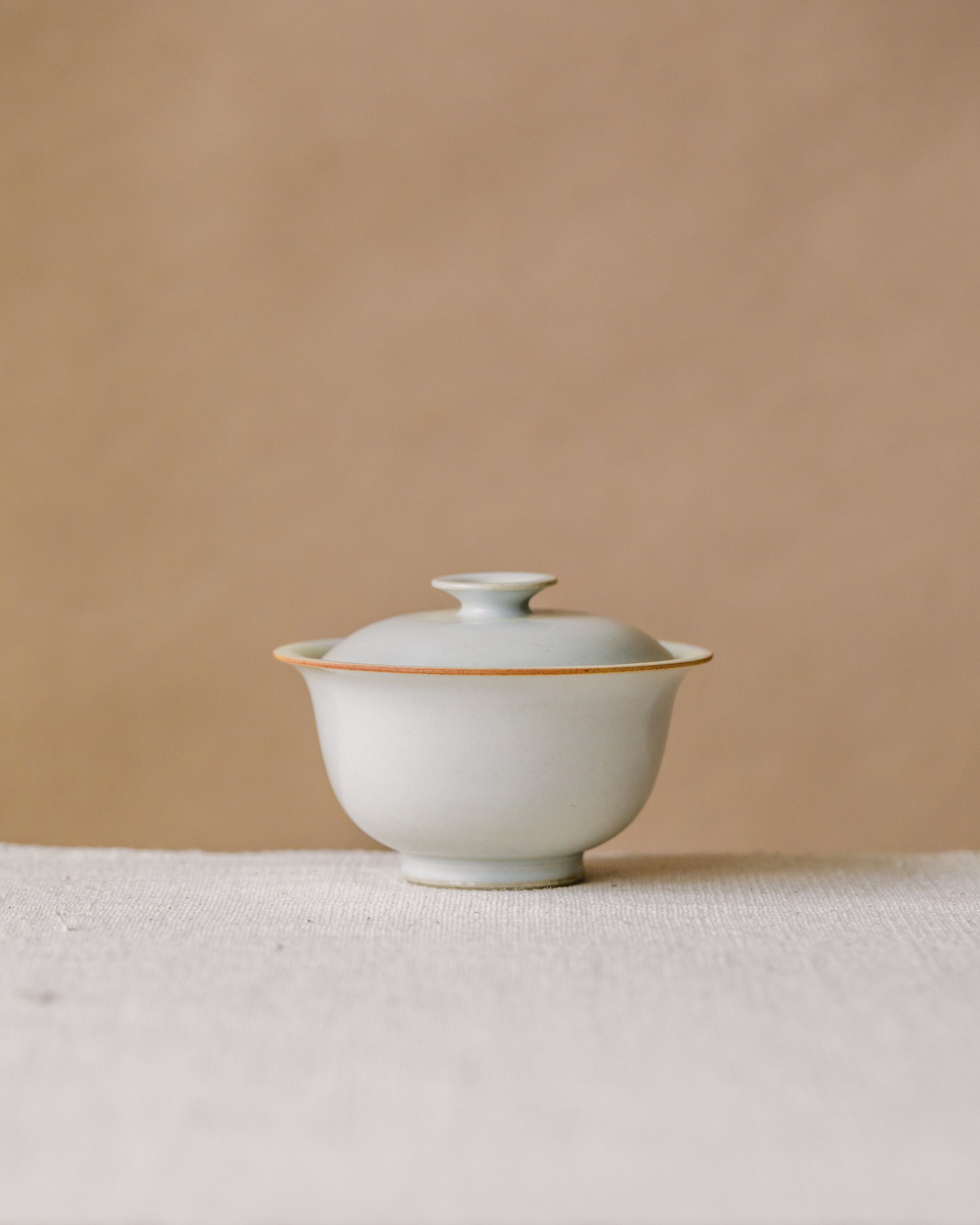 Gaiwan Sateen Porcelain, handcrafted gaiwan by Wang Xinghua, Jingdezhen, silk-soft milky white glaze