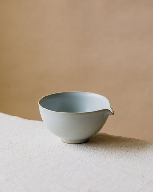 "Chawan" Sateen Porcelain in hand, bone-coloured warmly opaque surface, Wang Xinghua ceramics