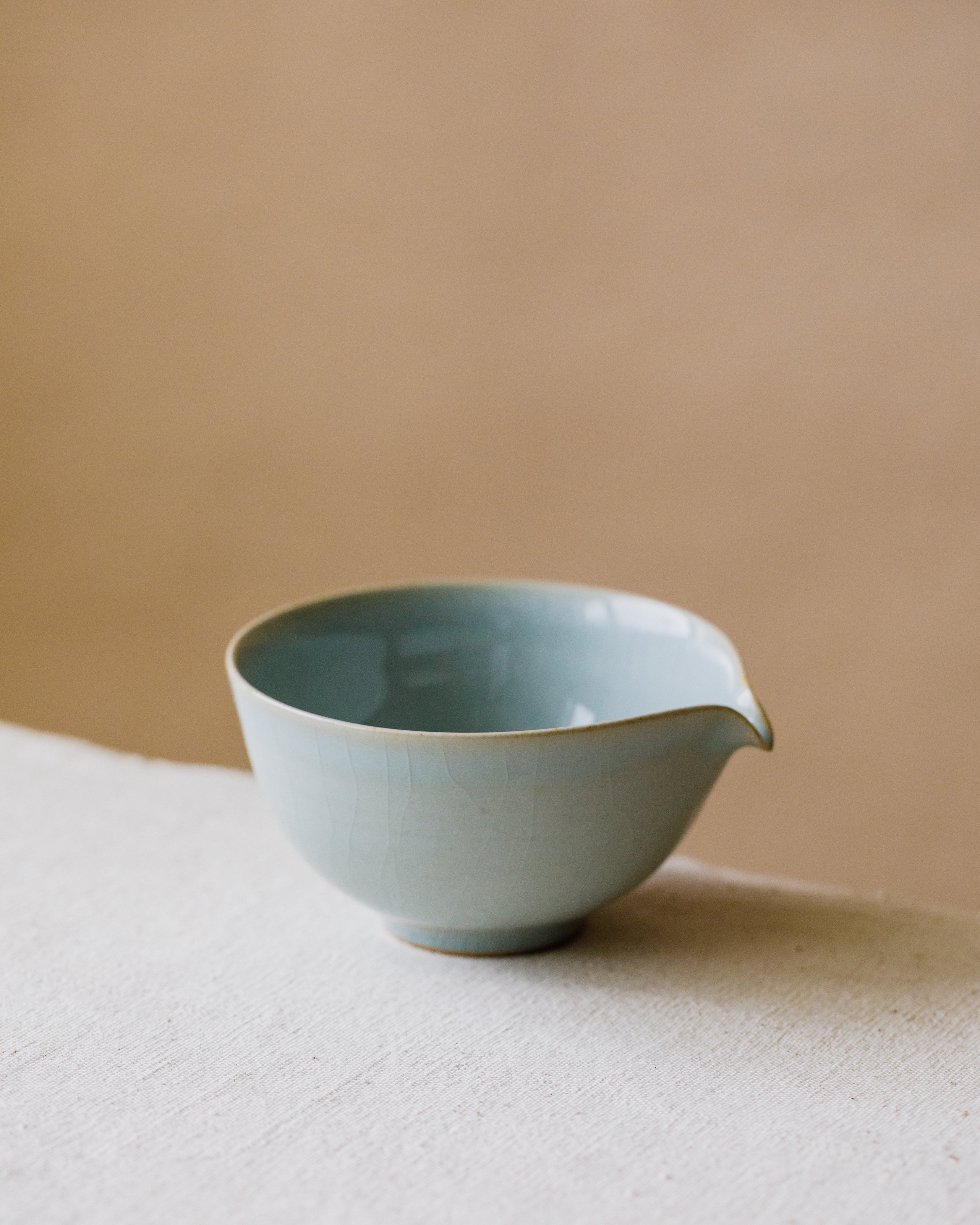 "Chawan" Celadon Ice in hand, slick shiny celadon surface with crackle veins, Wang Xinghua ceramics