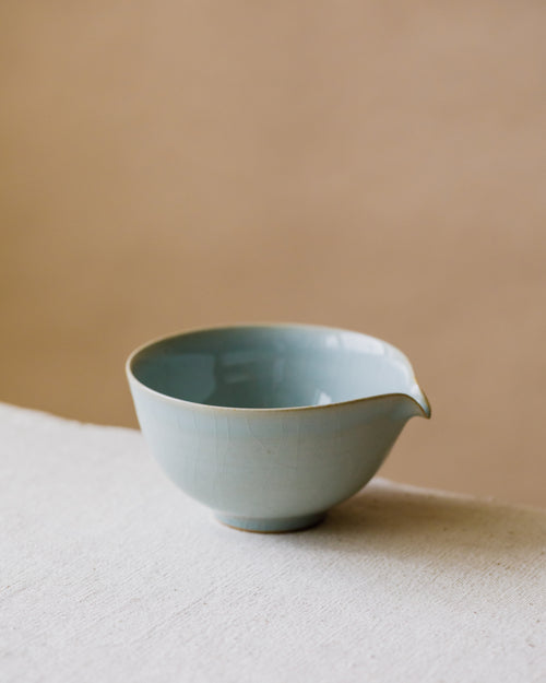 "Chawan" Celadon Ice in hand, slick shiny celadon surface with crackle veins, Wang Xinghua ceramics