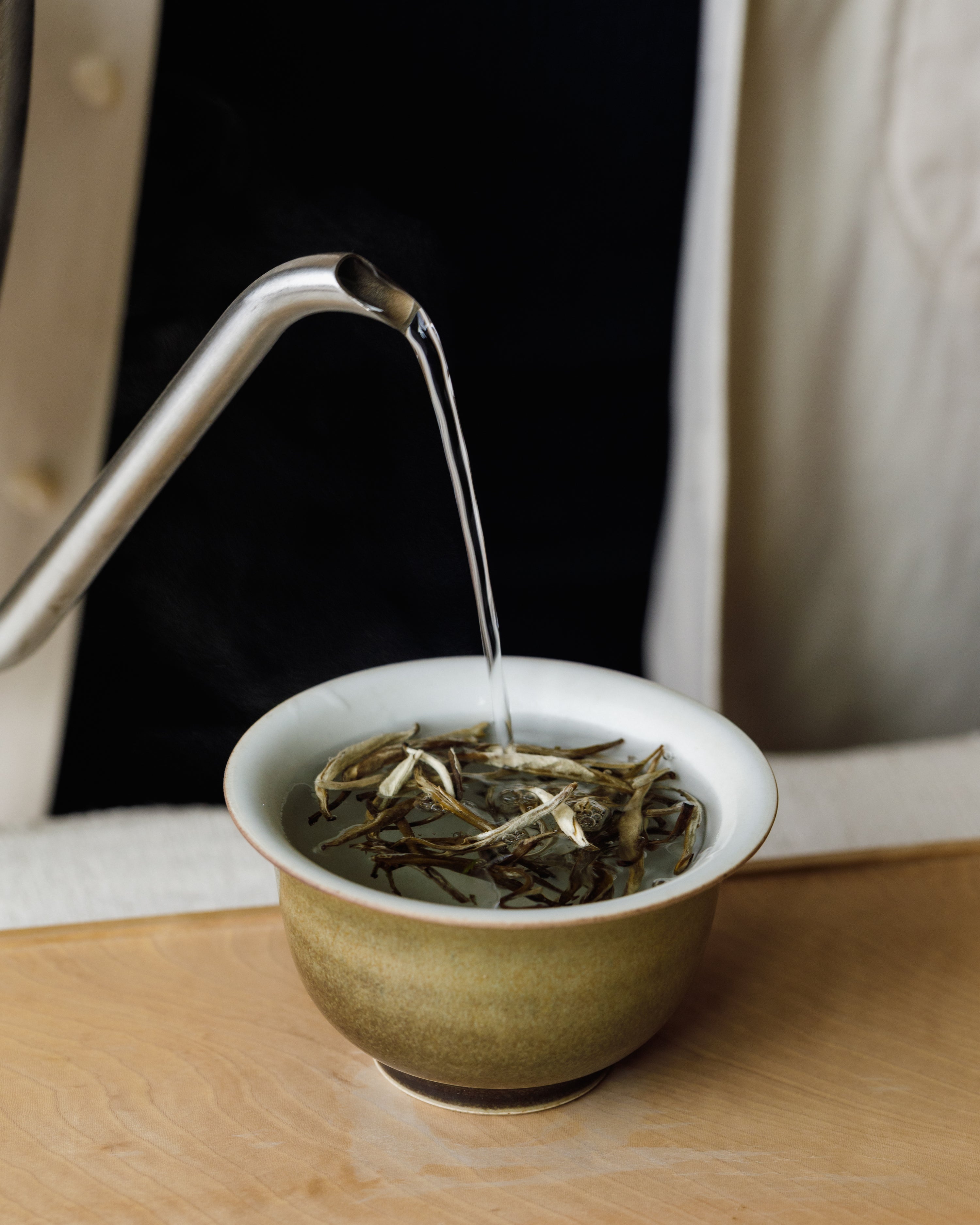 Jasmine Silver Tips infusing in hot water, releasing the milky sweetness and jasmine aroma