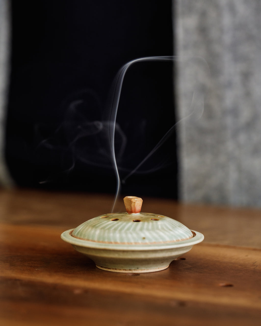 Nha Trung Oud 芽庄沉香 oud incense burning, balanced and soft
