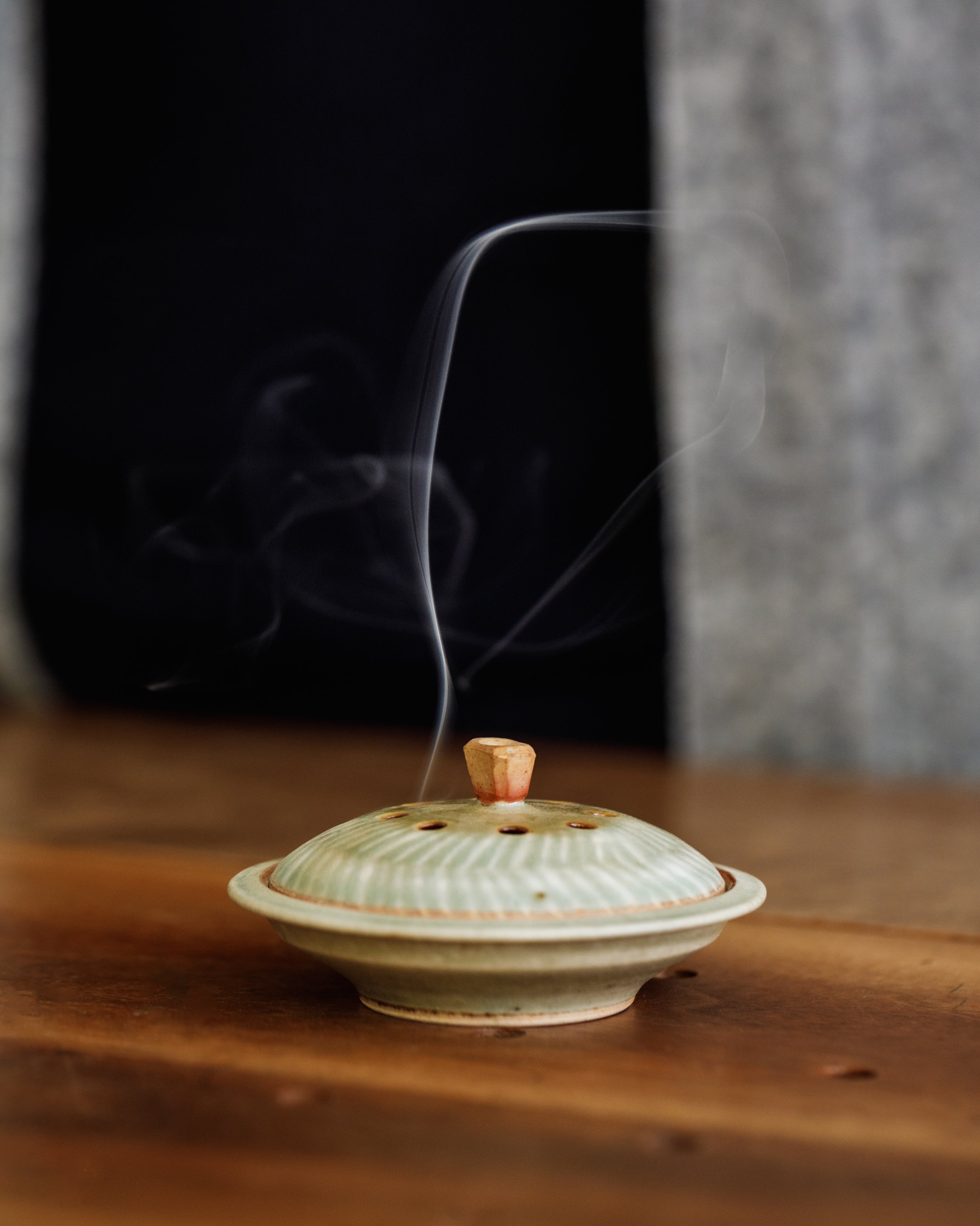 Nha Trung Oud 芽庄沉香 oud incense burning, balanced and soft
