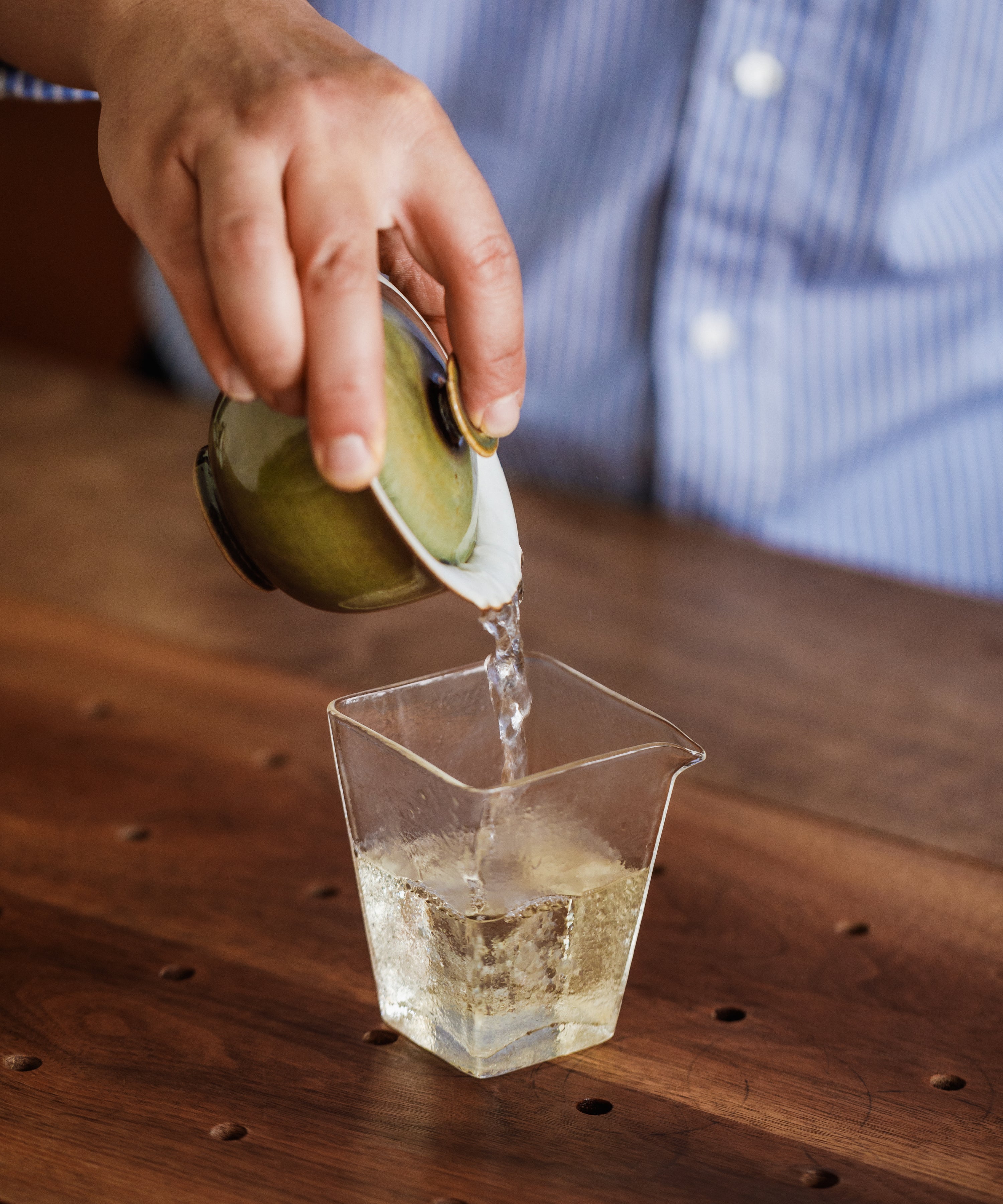 Pouring Daxueshan Wild Pu'erh Shoots — Mr. Tang's wild foraged tea from 1000-year-old trees, 10 infusions
