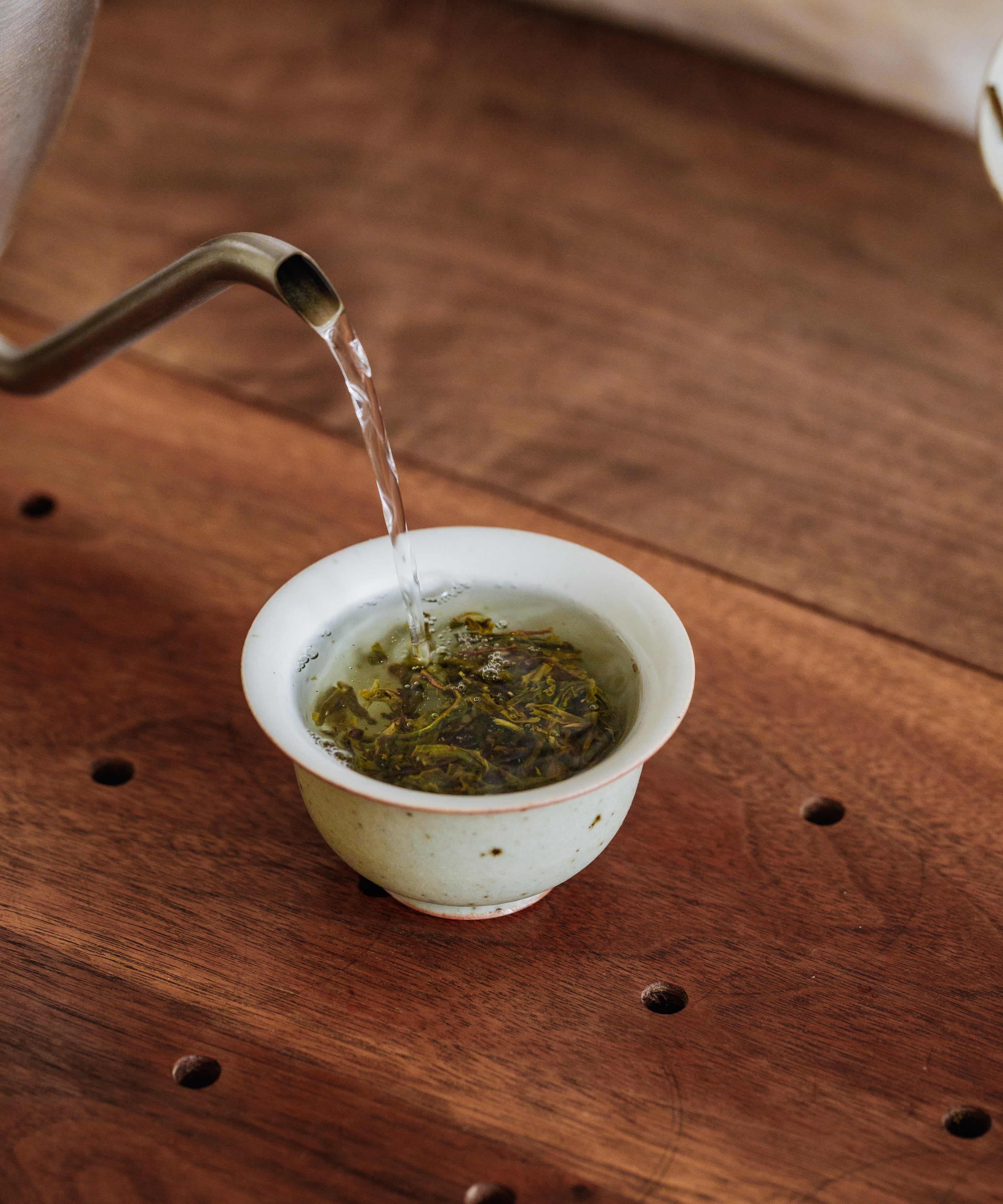Jiutaipo Ancient Tree pu'erh brewed liquor — metallic, volcanic terrain notes with deep spreading energy