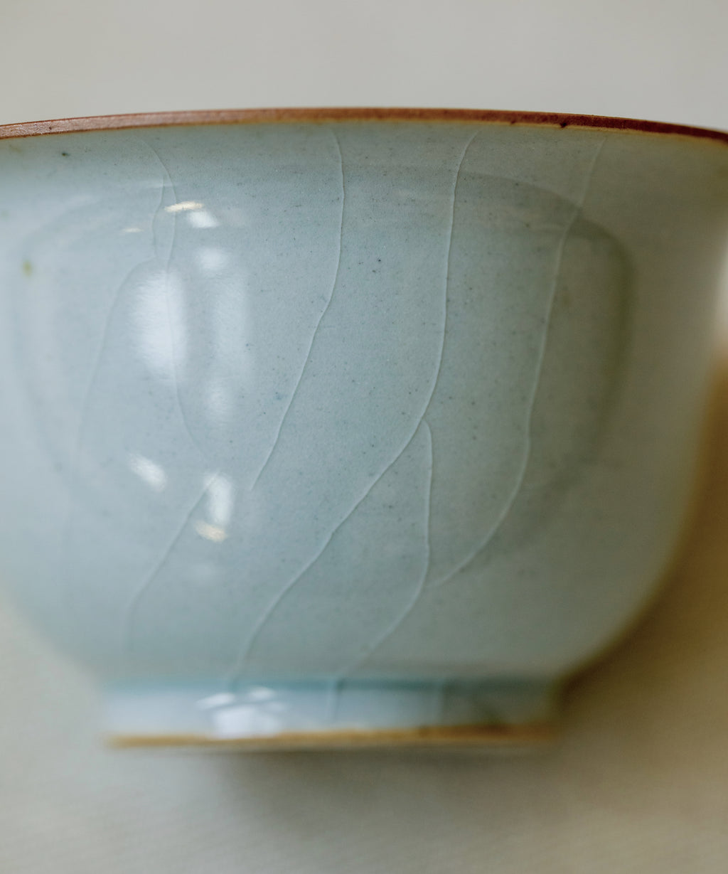 Gaiwan Celadon Ice lid detail, celadon ice crackle pattern, Jingdezhen clay and porcelain