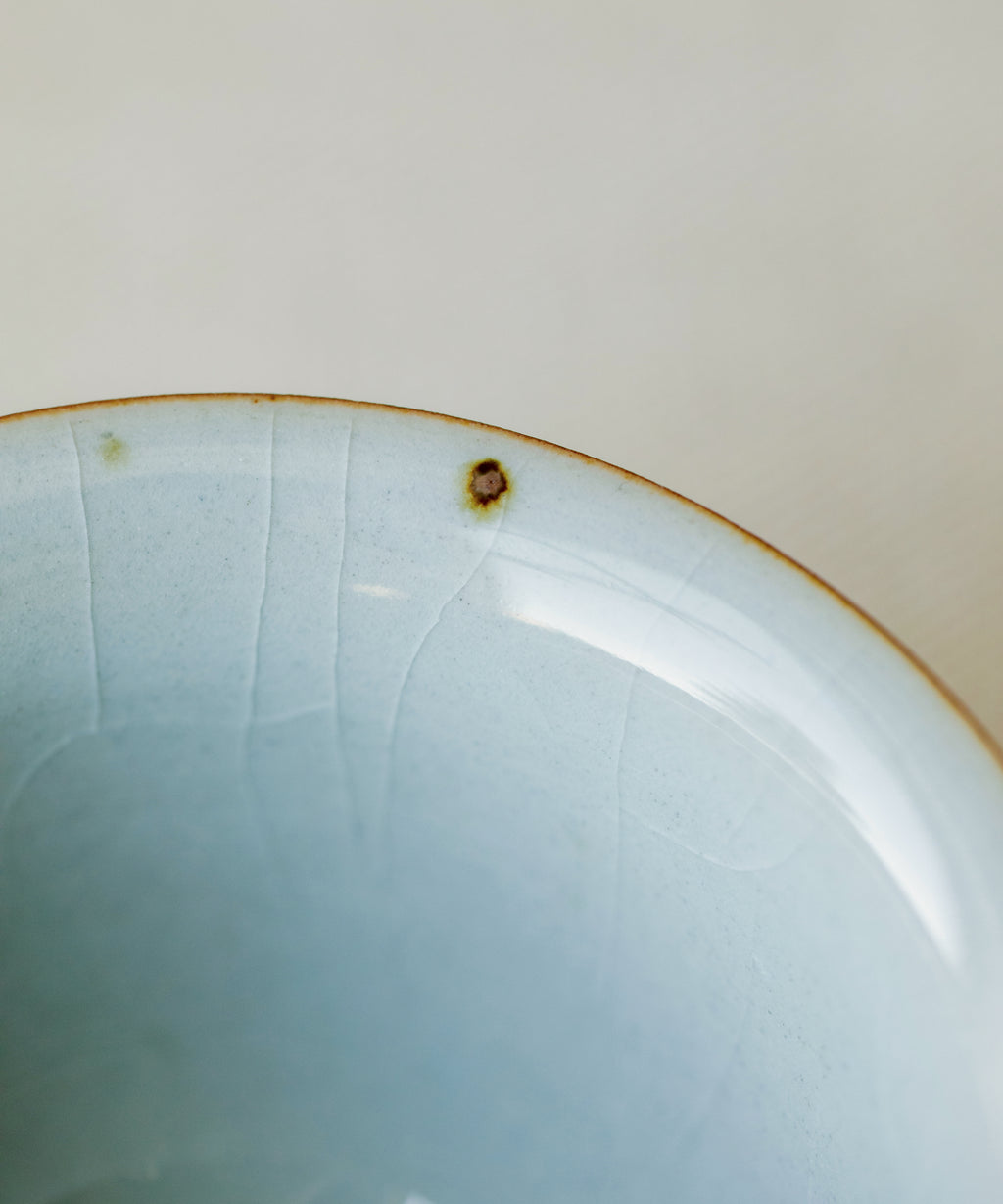 Gaiwan Celadon Ice side view, cool celadon glaze, reduction-fired at 1300°C, Wang Xinghua