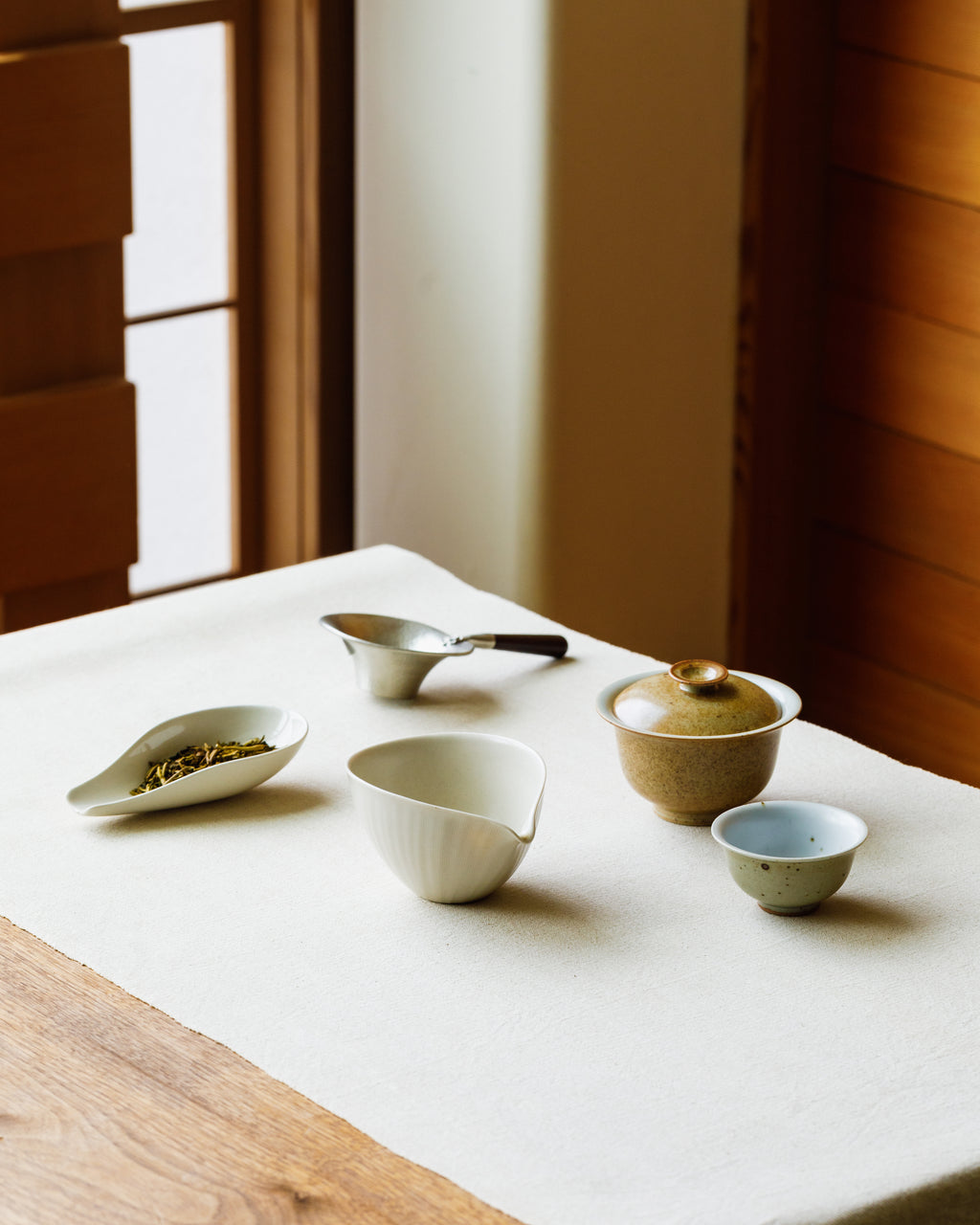 Gaiwan Sand Dune glaze detail, rust-marked striated surface, handcrafted Jingdezhen gongfu teaware