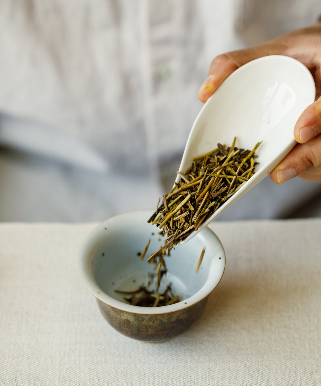 Detail of Noma Hojicha Shizu 7132 showing roasted leaves and stems