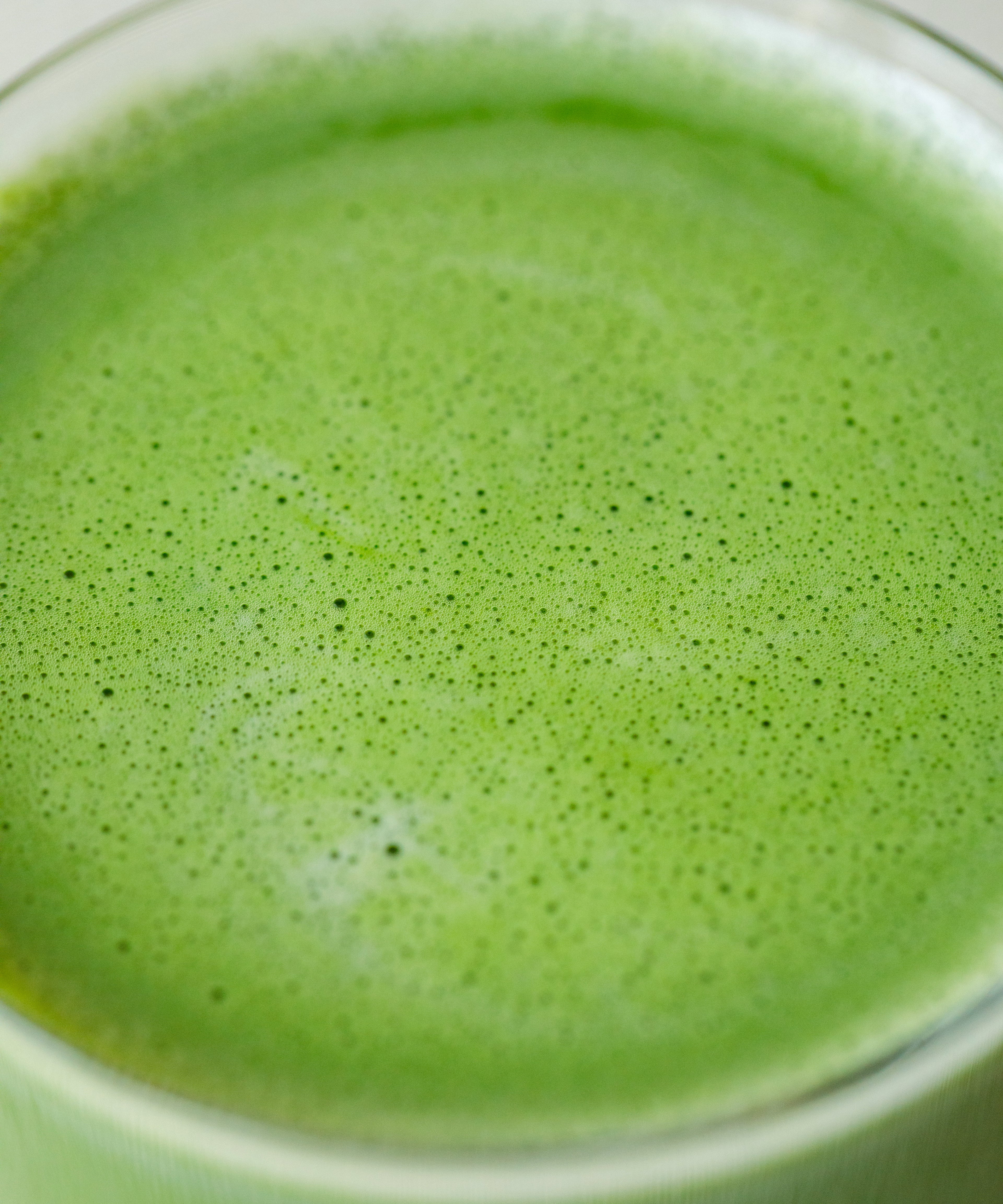 Preparing Saemidori matcha latte in a clear glass