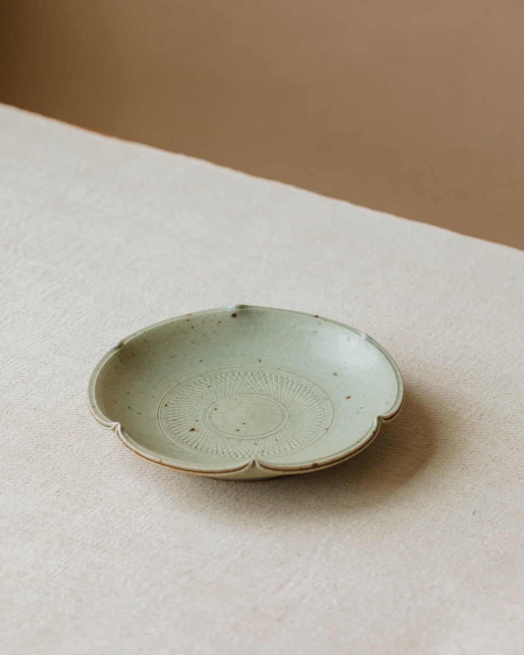 Scalloped Plate Faded Robin's Egg top view, scalloped edge detail, Wang Xinghua ceramics, Jingdezhen