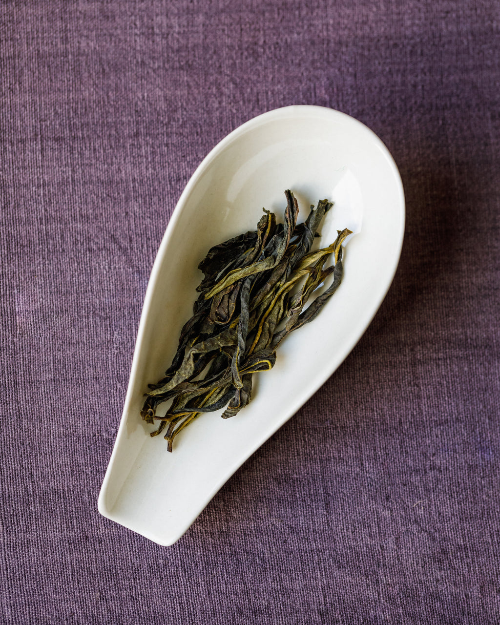 Brewing Snow Flake Da Wu Ye in a gaiwan, winter harvest oolong from natural tea farm, Fenghuang County