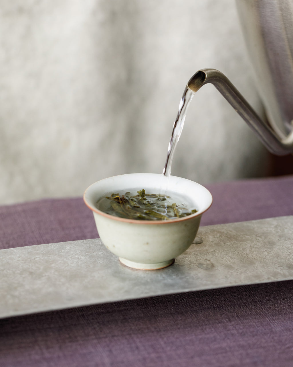 Snow Flake Da Wu Ye liquor with deeply sweet taste and low-landing floral notes, Chaozhou Phoenix oolong