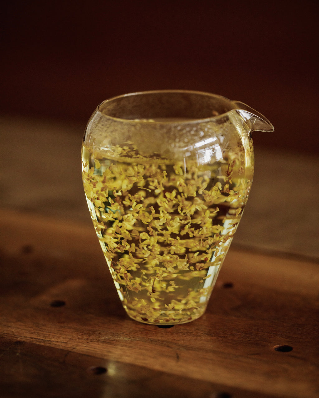 Hot water poured over Gold Osmanthus in a glass vessel