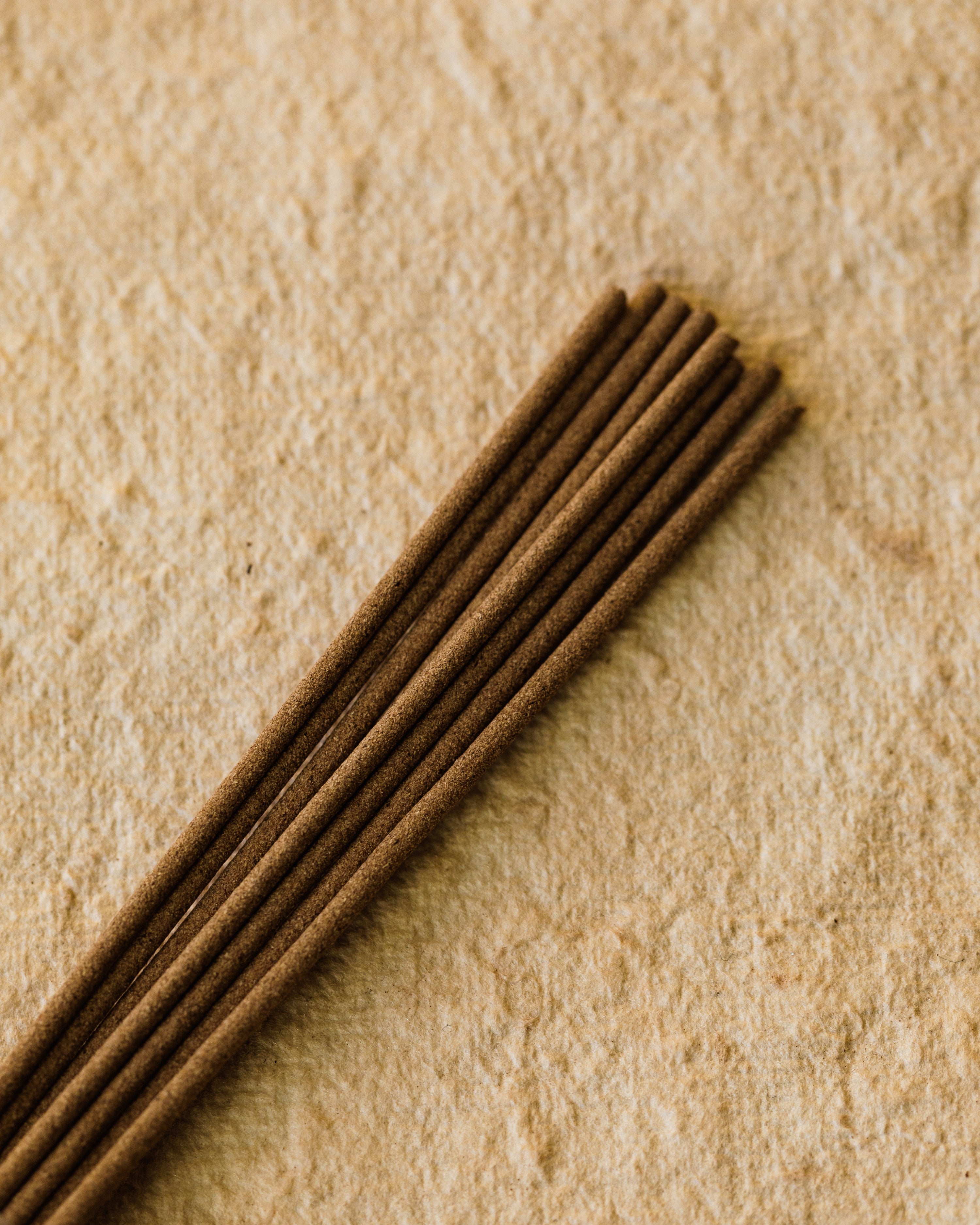 Hainan Oud aloeswood incense, perfumed top notes with mellow sweetness