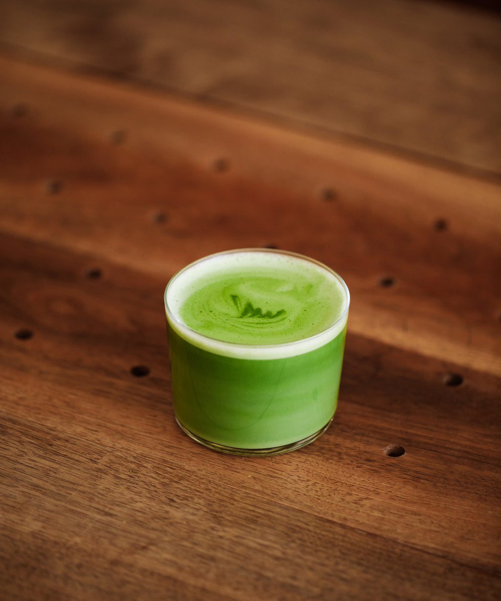 Saeakari matcha latte detail showing fern-green color and creamy texture