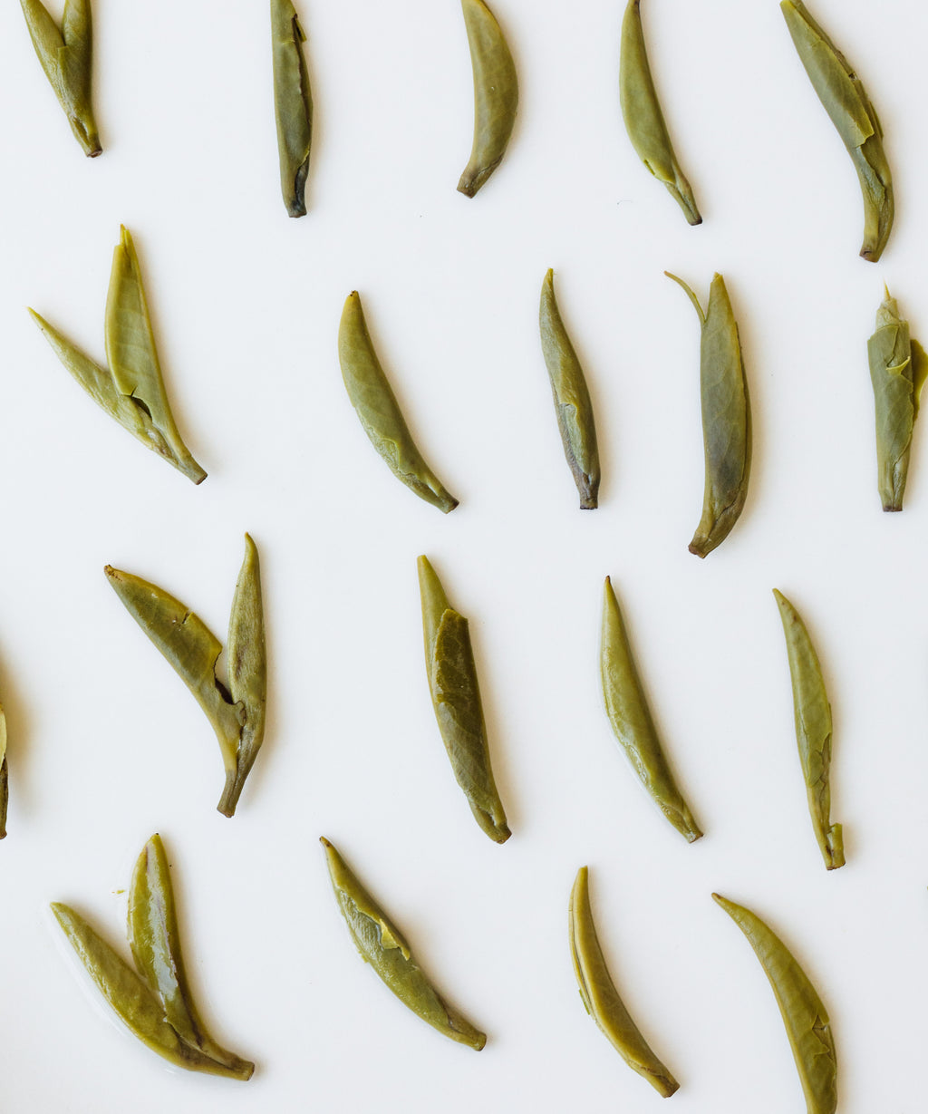 Brewed Gardenia Bird's Tongue in cup — lemony meringue finish, rare experimental flower tea from Sichuan