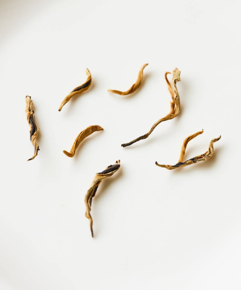 Sun-Dried Red dry leaves — sun-dried black tea from Jinggu, Yunnan with no charcoal roasting