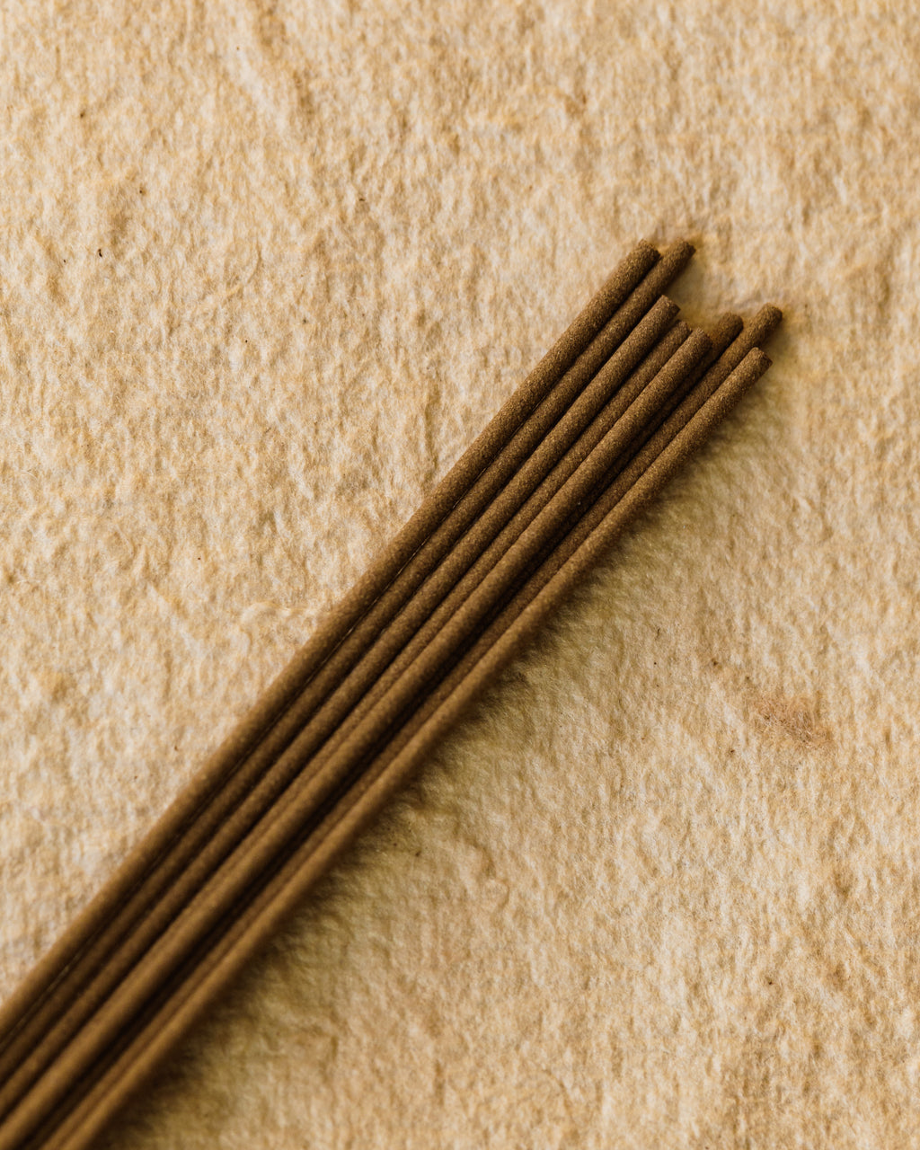 Black Kyara Oud aloeswood incense burning, 沉水黑棋 lingering scent of lilies