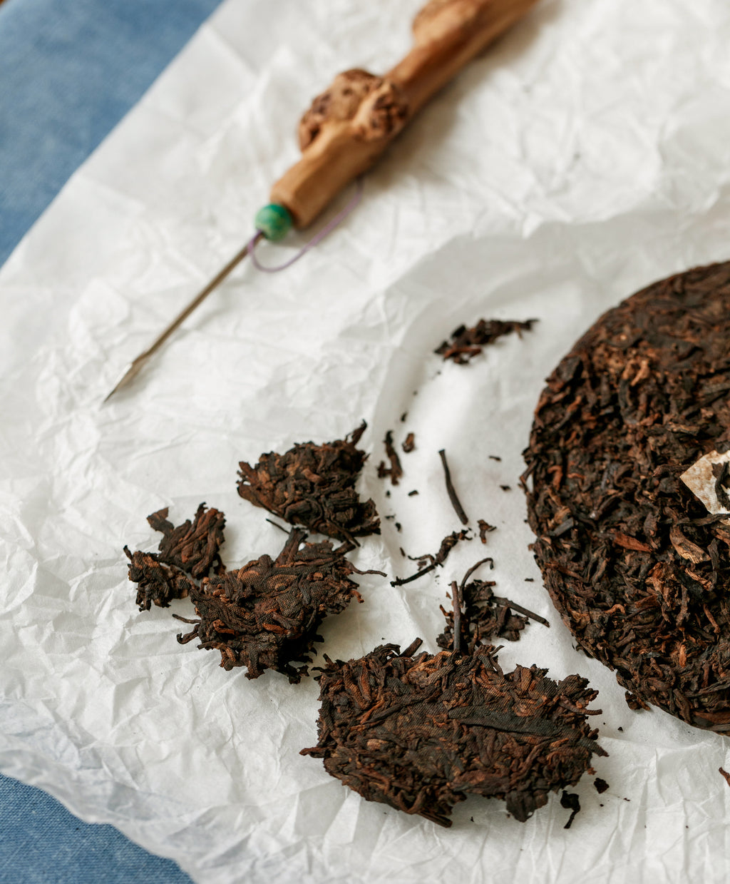 Bulang Mountain liquor — glutinous shou pu'erh with dates, wood, and dense earth notes, Menghai