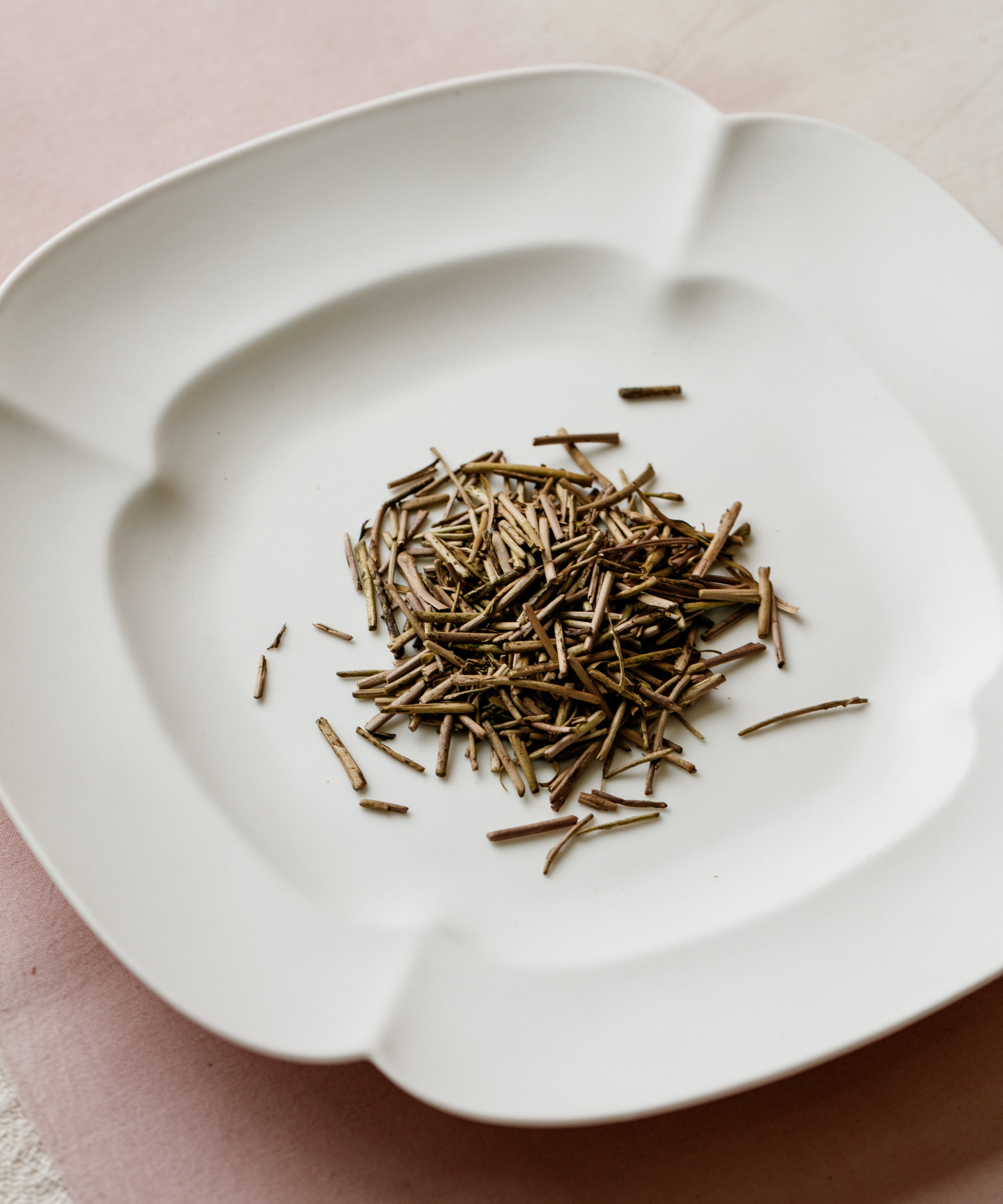Kenjo Kaga Bocha dry stems — miruibo grade sand-roasted stems by Maruhachi (est. 1863)