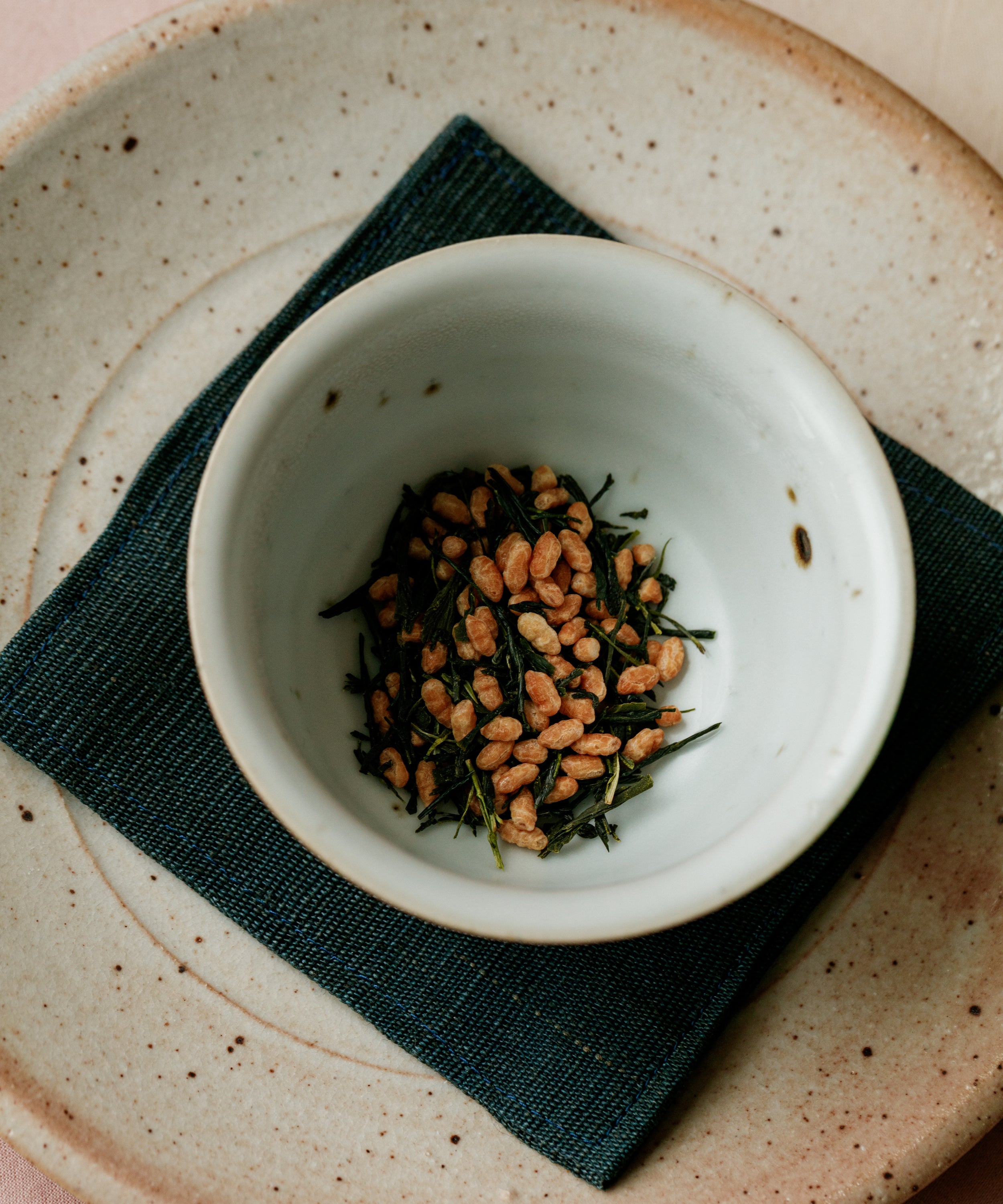 Detail of Kaga Genmaicha blend - Japanese sencha and golden toasted brown rice