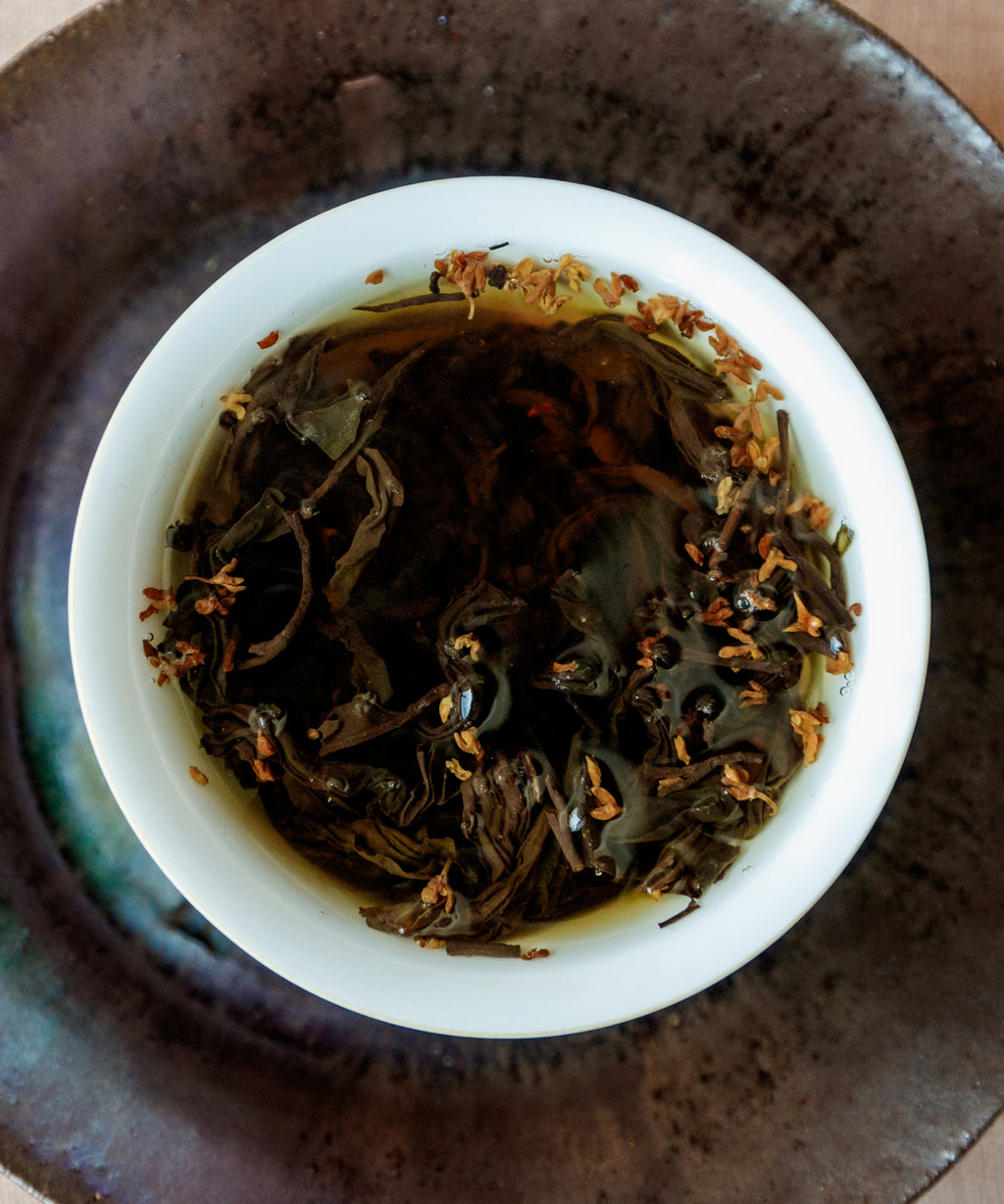 Brewing Osmanthus Laoshan Black — scented black tea with chocolate and orange notes, Laoshan