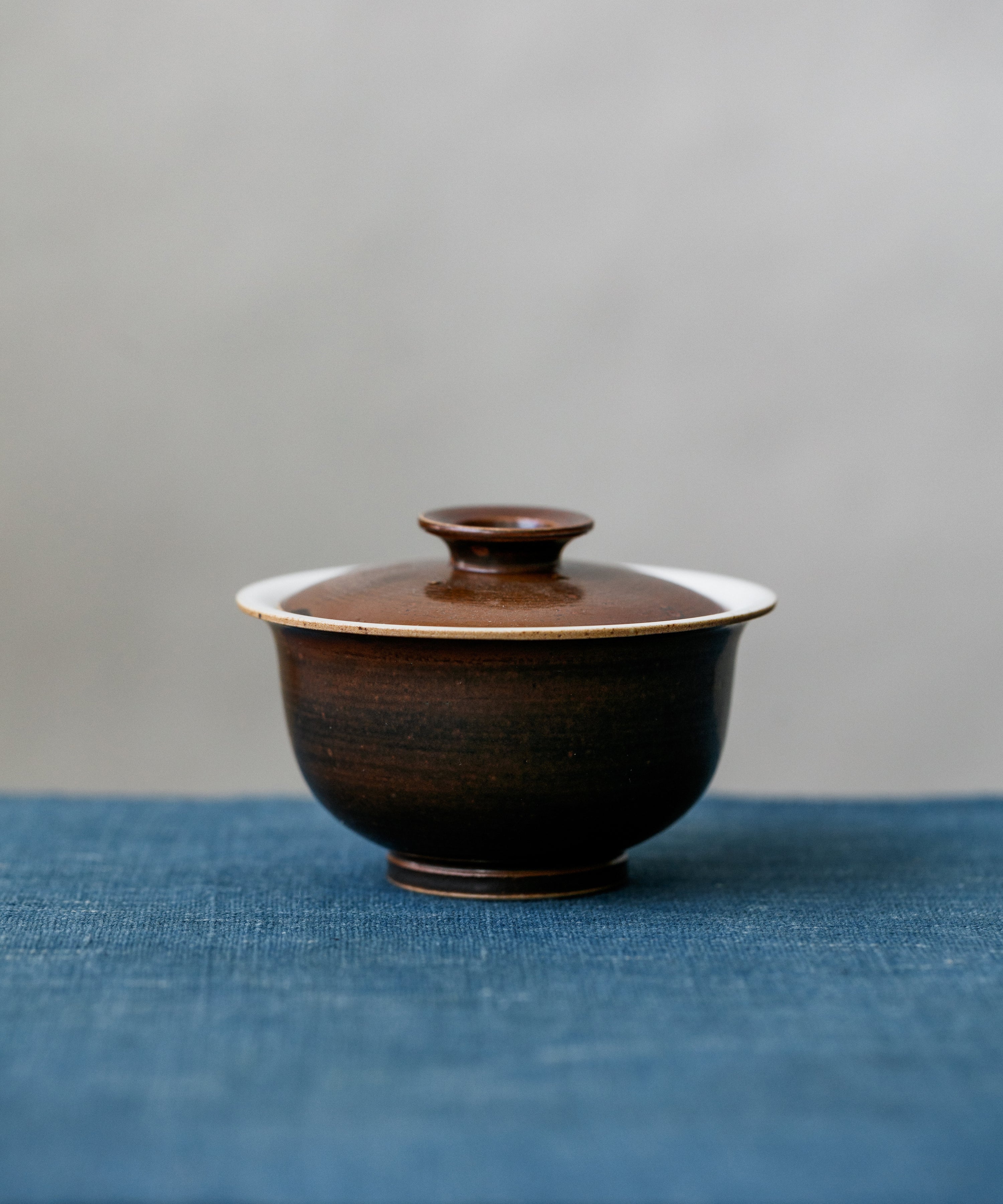 Earth Brown Gaiwan, handcrafted gaiwan by Wang Xinghua, Jingdezhen, rich brown glaze