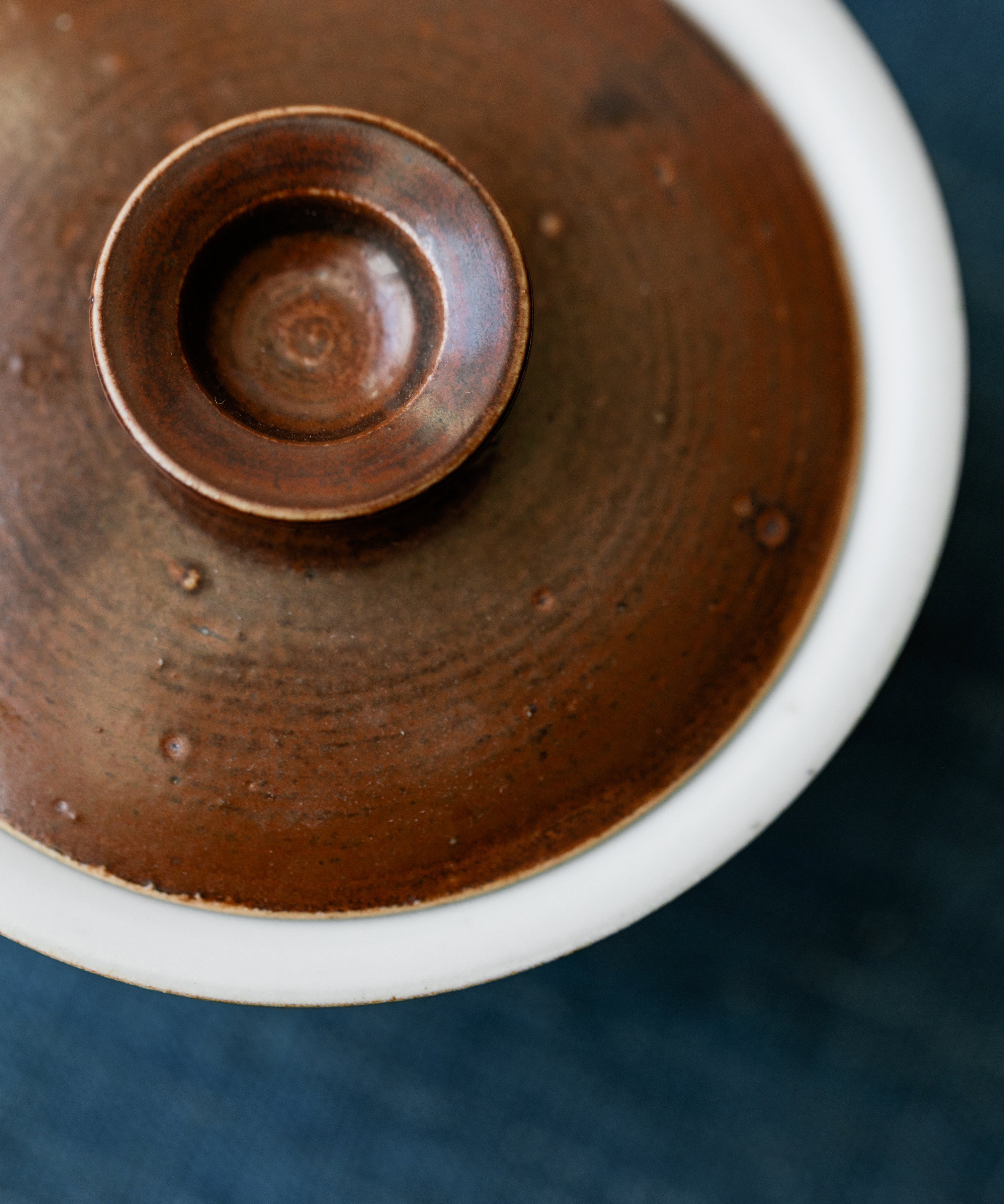 Earth Brown Gaiwan interior, neutral interior glaze for viewing tea leaves, Wang Xinghua, Jingdezhen
