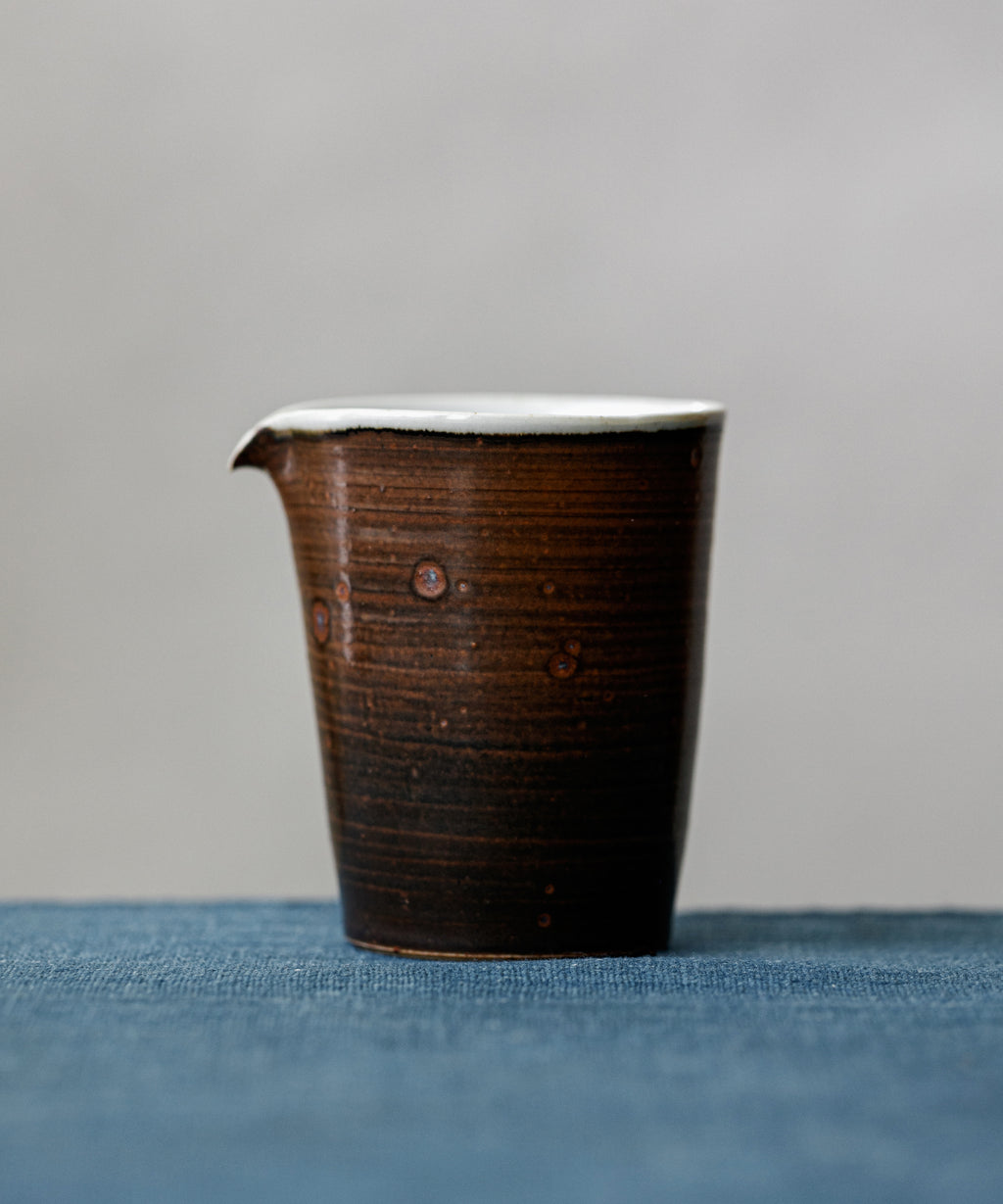 Brown Pitcher Type II