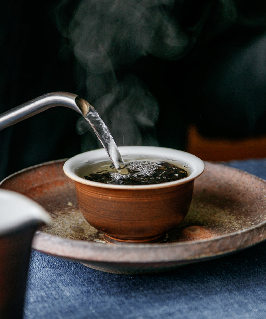 Brewing Yongchun Rougui — experimental oolong from transplanted Rougui trees, Water Reservoir, Yongchun