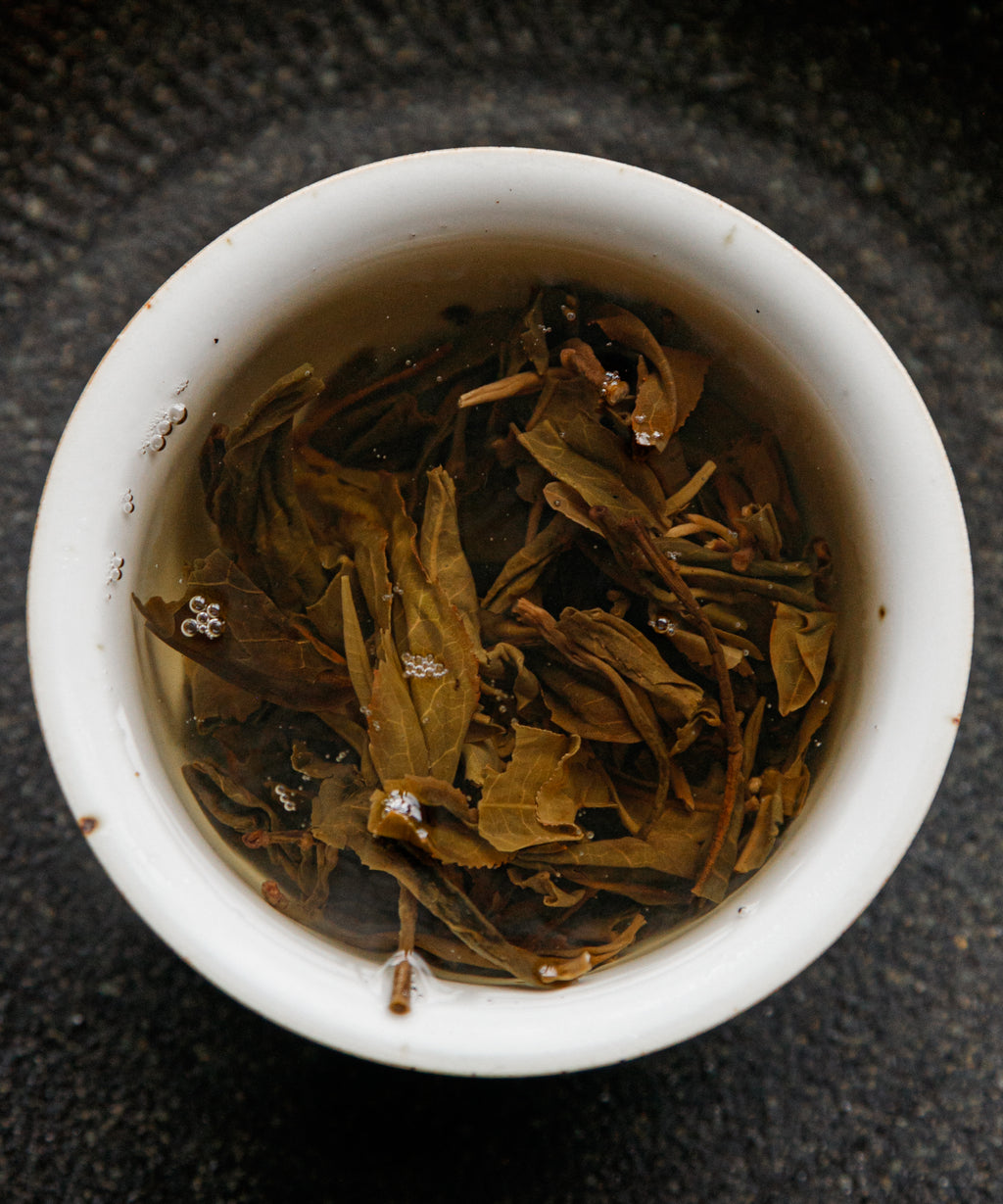Brewing Guafengzhai — sheng pu'erh harvested after a 5-hour trek from the village, Yiwu