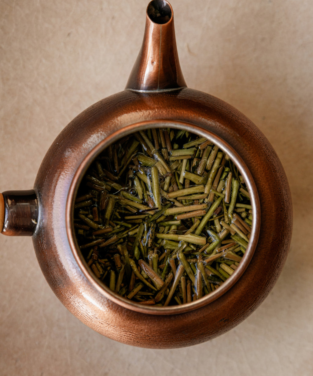 Kenjo Kaga Bocha liquor — vaporous, deep stem tea with pu'erh-like quality, Kaga, Ishikawa
