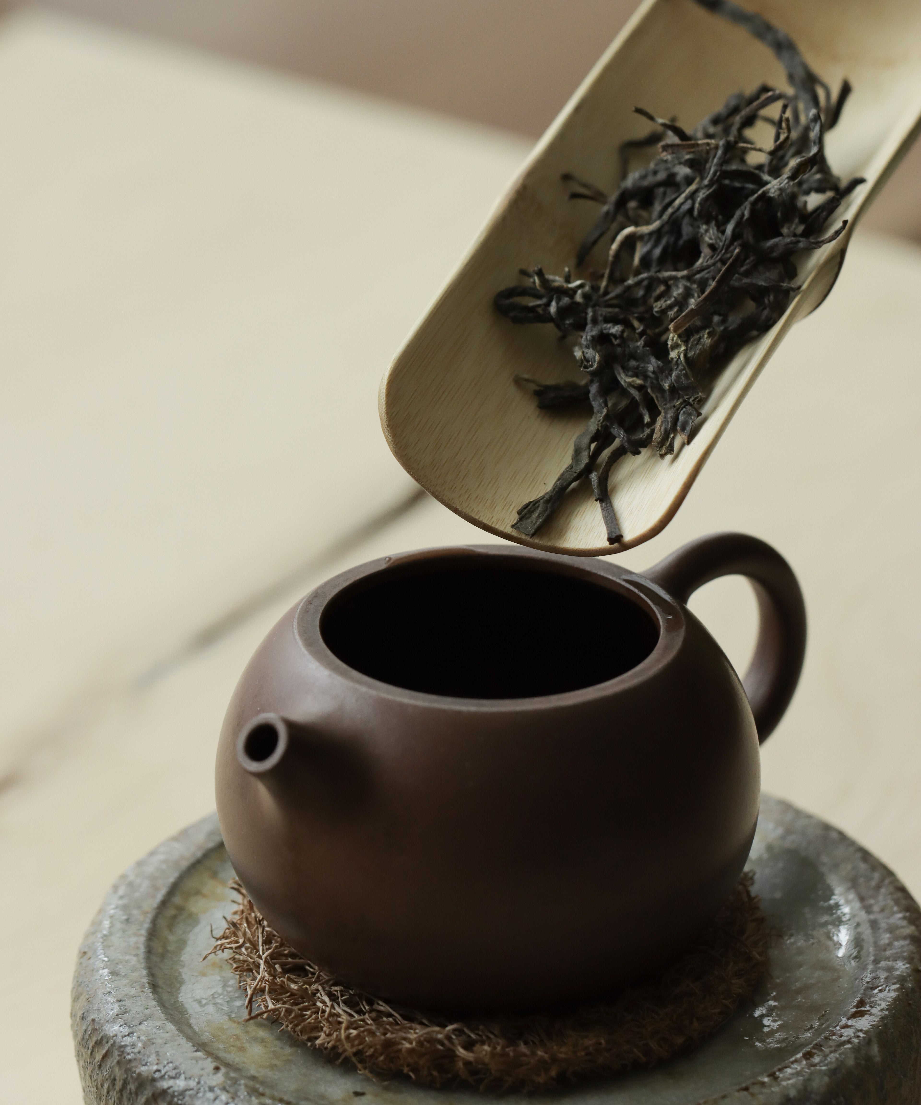 Xigui Sheng liquor — vivid, fragrant raw pu'erh from Xigui Village, Lincang, Yunnan