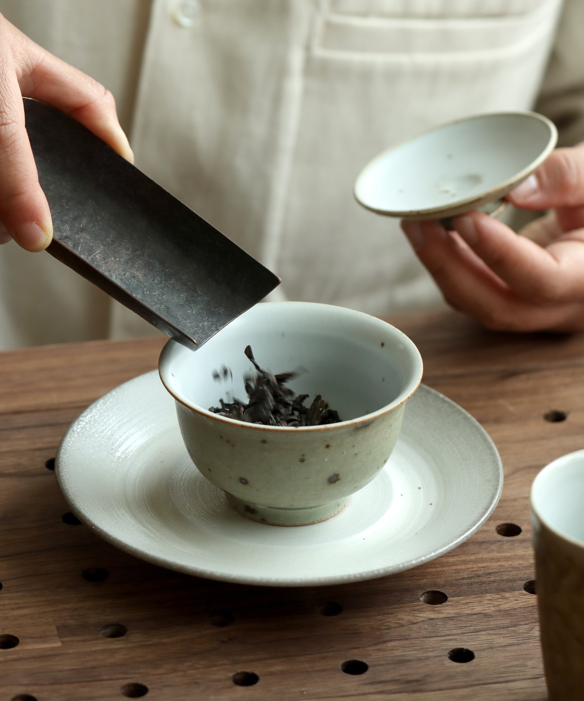 Yellow Rose Oolong liquor — sweetest and most gentle of Wuyi rock oolongs, floral with soft mineral finish