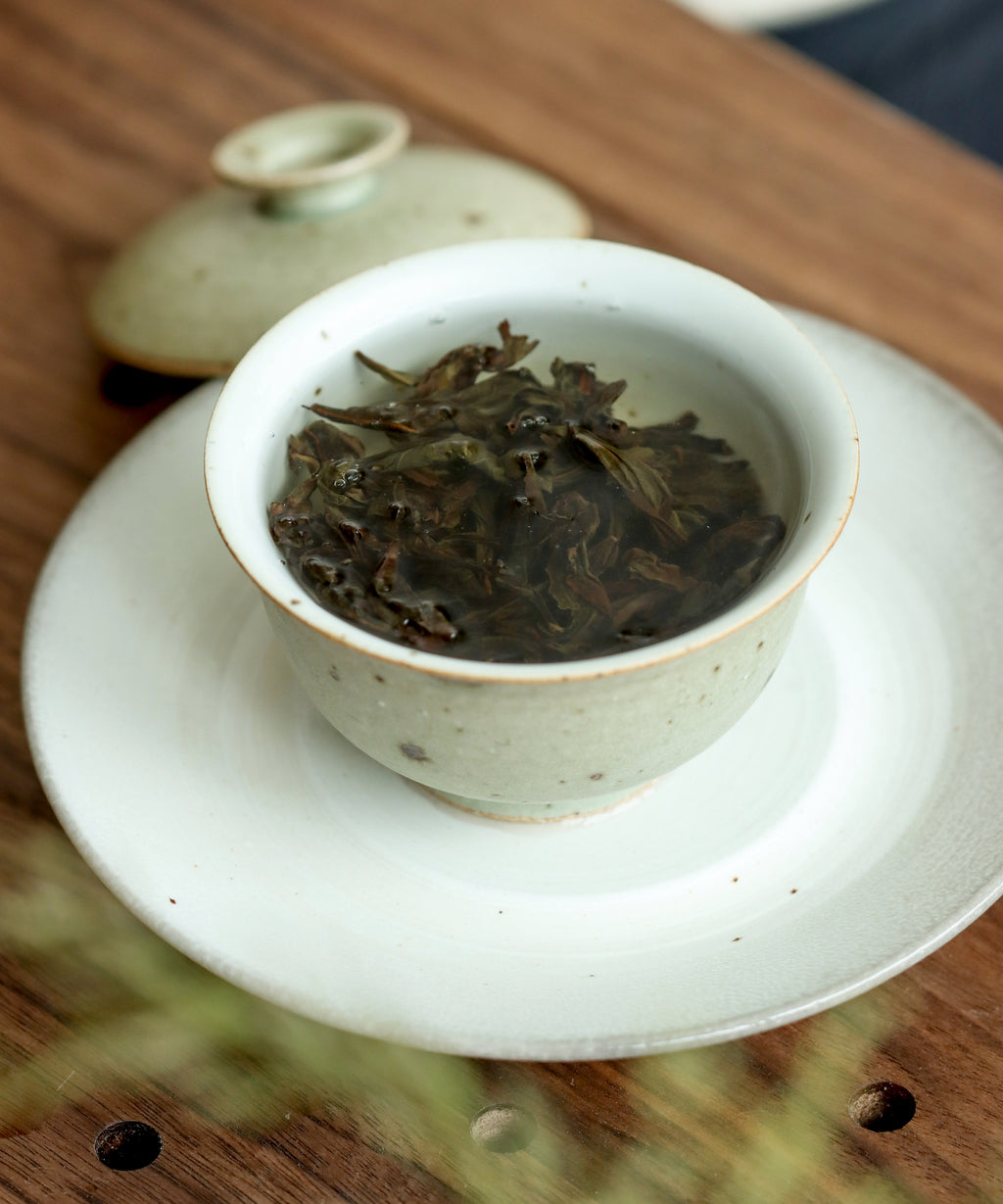 Brewing Yellow Rose Oolong — low-temperature charcoal roasted Wuyi rock oolong from Wusandi, Fujian