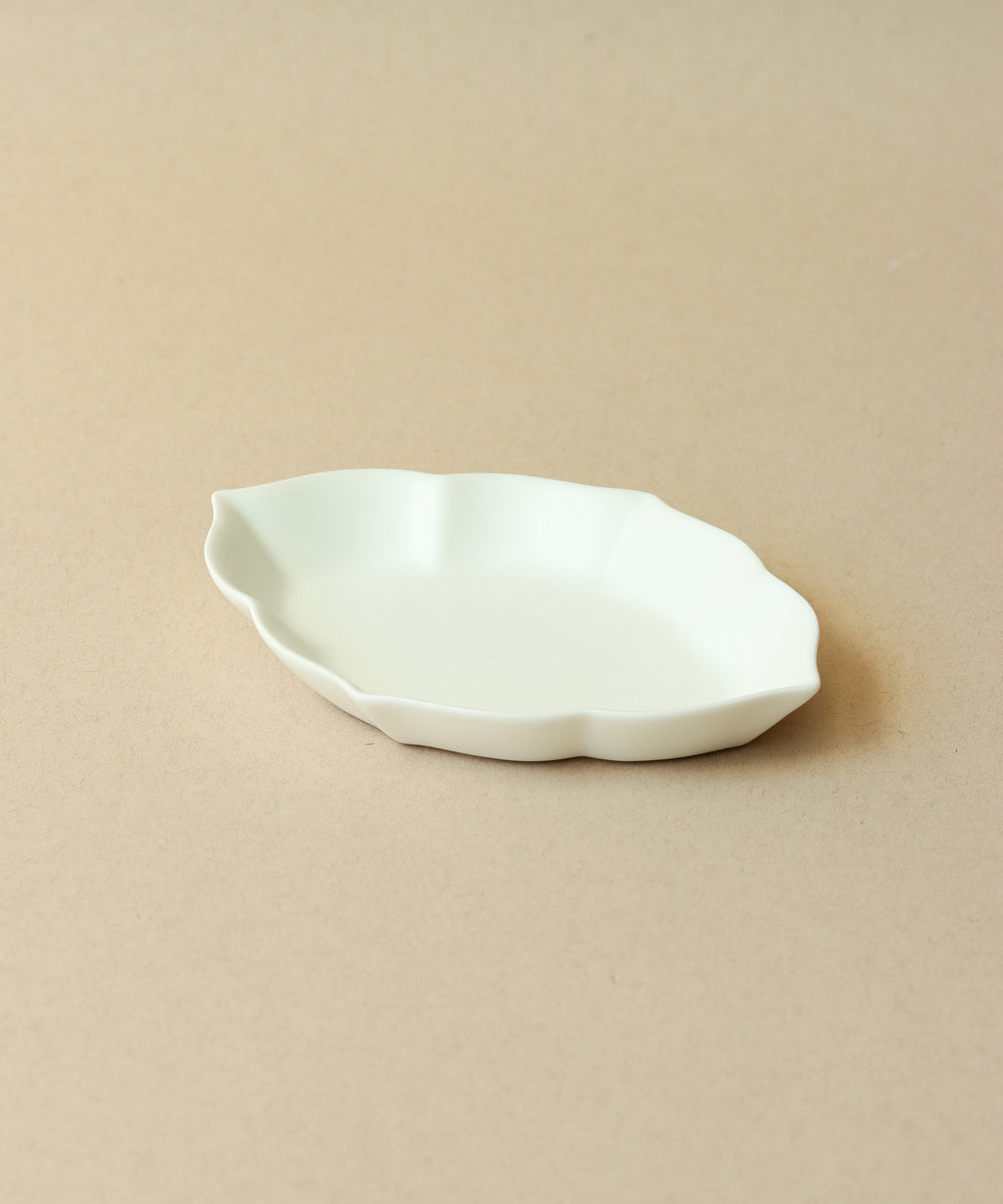 Water Chestnut Plate Matte White