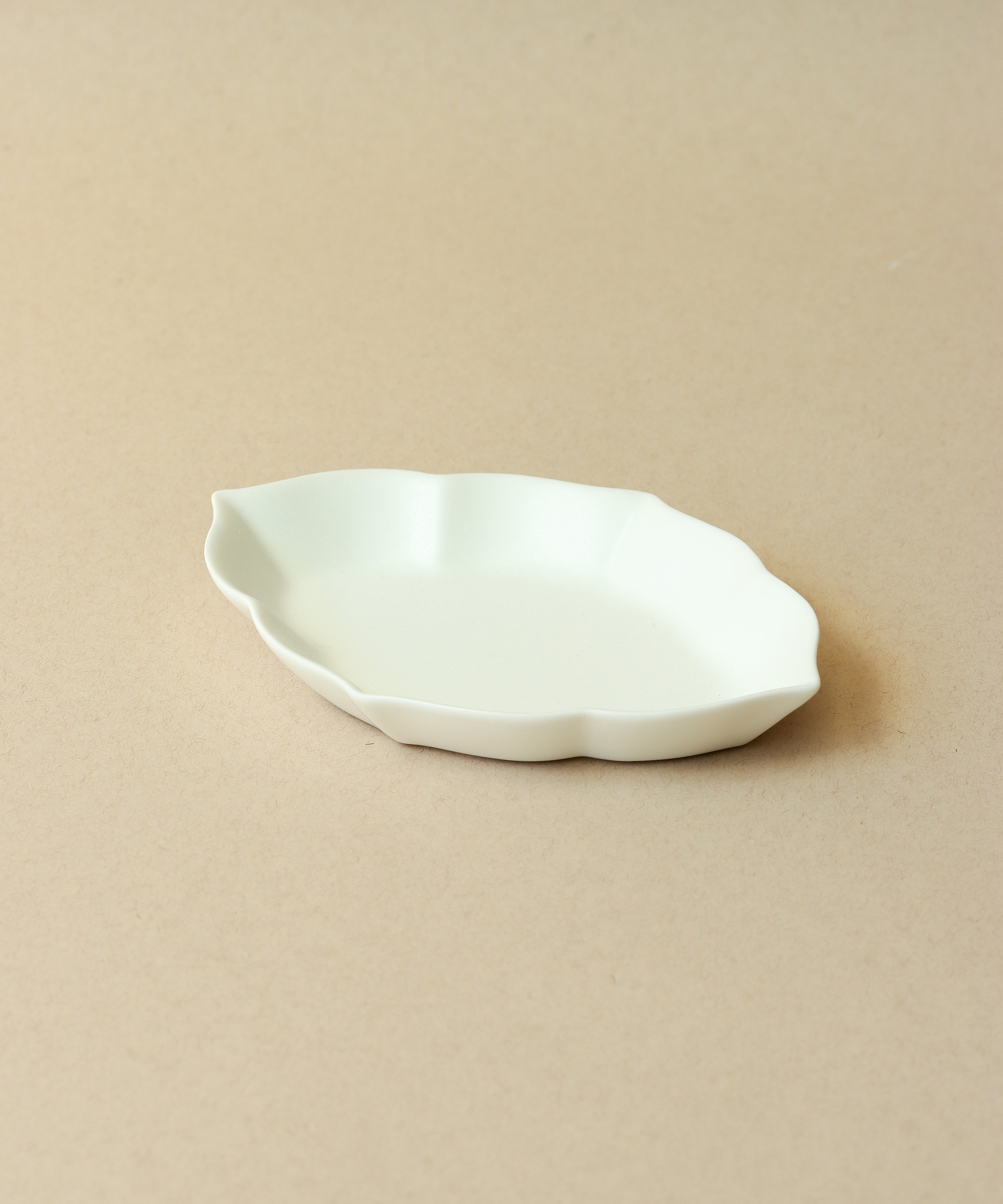 Water Chestnut Plate Matte White