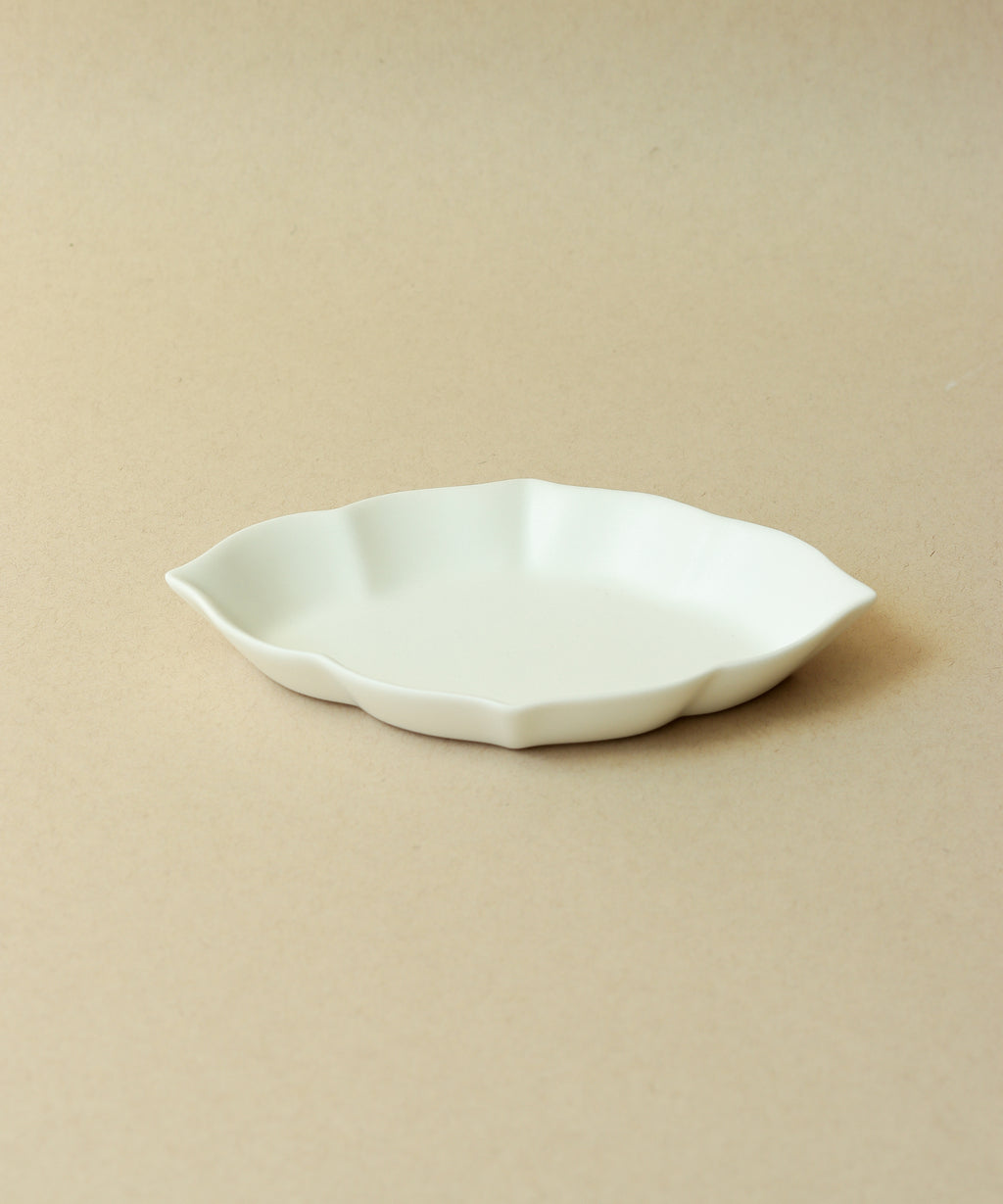 Water Chestnut Plate Matte White