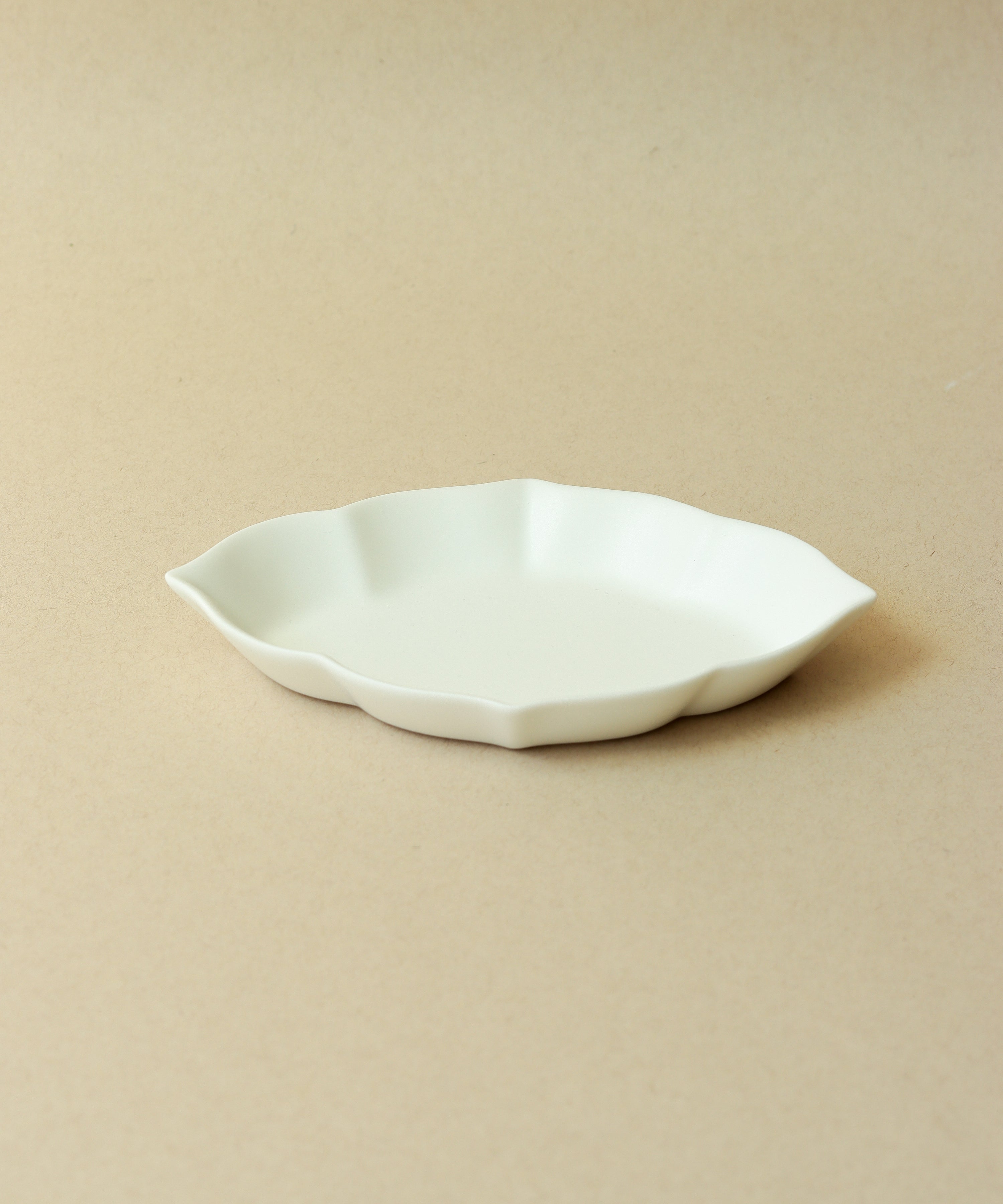 Water Chestnut Plate Matte White